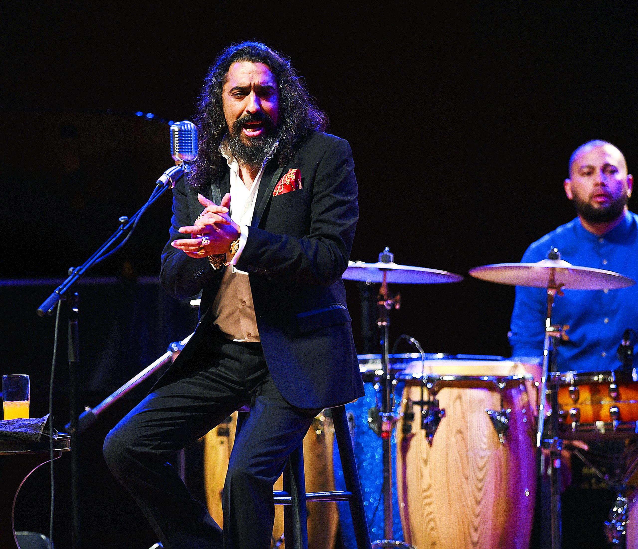 El intérprete de flamenco incorpora distintos géneros musicales en el nuevo concierto.