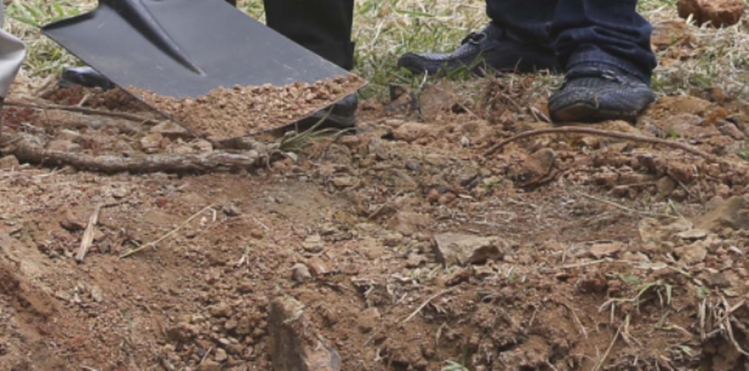 Efectivos de la Policía se personaron en el lugar de los hechos y encontraron los restos de un hombre en avanzado estado de descomposición en una tumba poco profunda, recogió el diario Orlando Sentinel. (Archivo)