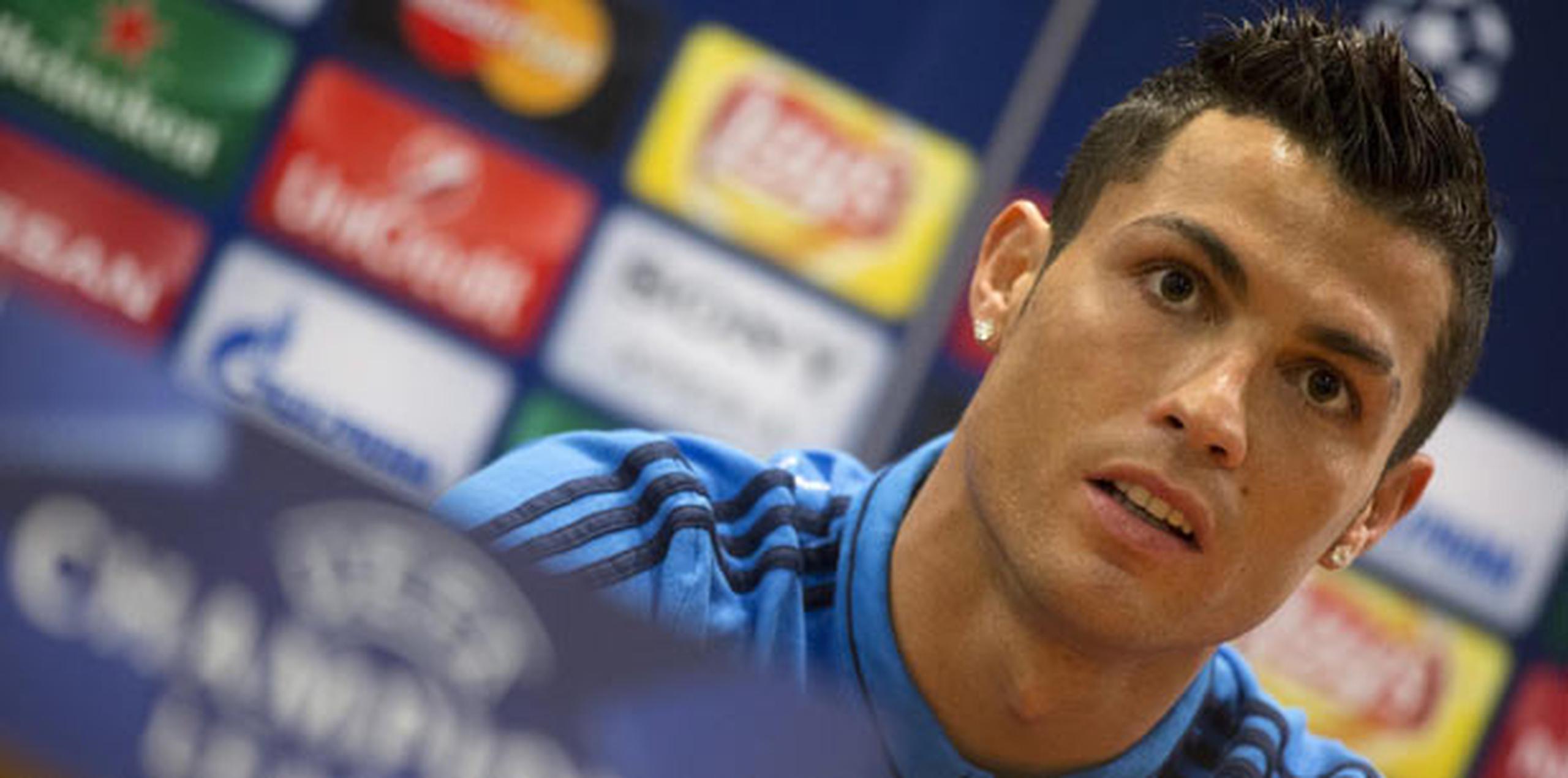 Con un vistazo al vídeo de la conferencia de prensa, es evidente que a Ronaldo no le gusta hablar frente a las cámaras.