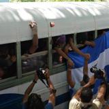 Estudiantes nicaragüenses que fueron atrincherados por el gobierno en una iglesia logran salir