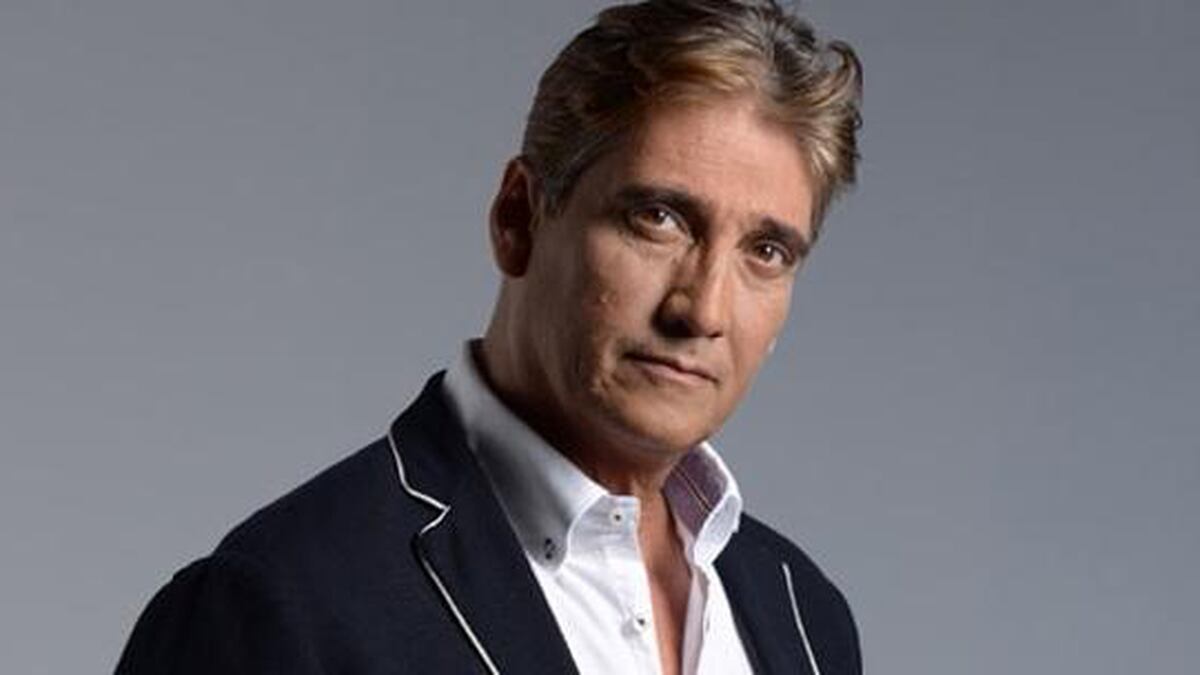 Llego La Esposa De Guillermo Davila A Cuidarlo Primera Hora En 1974 impone el tema romantico en ingles woman ya con el nombre de rudy la scala, este tema fue impuesto tanto en venezuela. llego la esposa de guillermo davila a