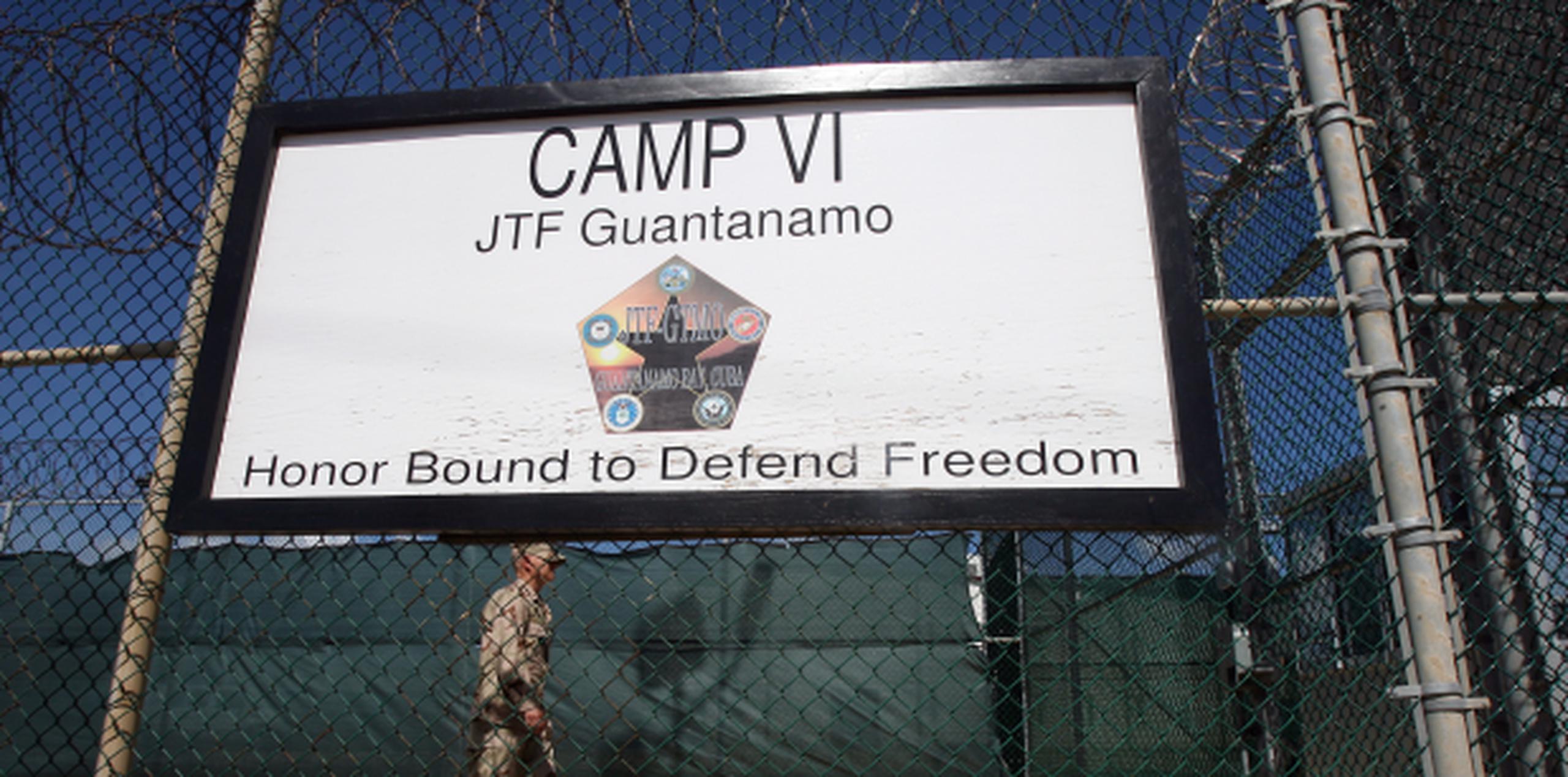 La administración Obama ha trasladado a la mayoría de los prisioneros que había en la base de Guantánamo a terceros países. (Archivo)