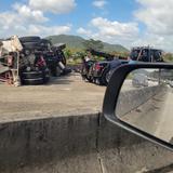 Reabren tramo del expreso de Caguas cerrado por camión volcado