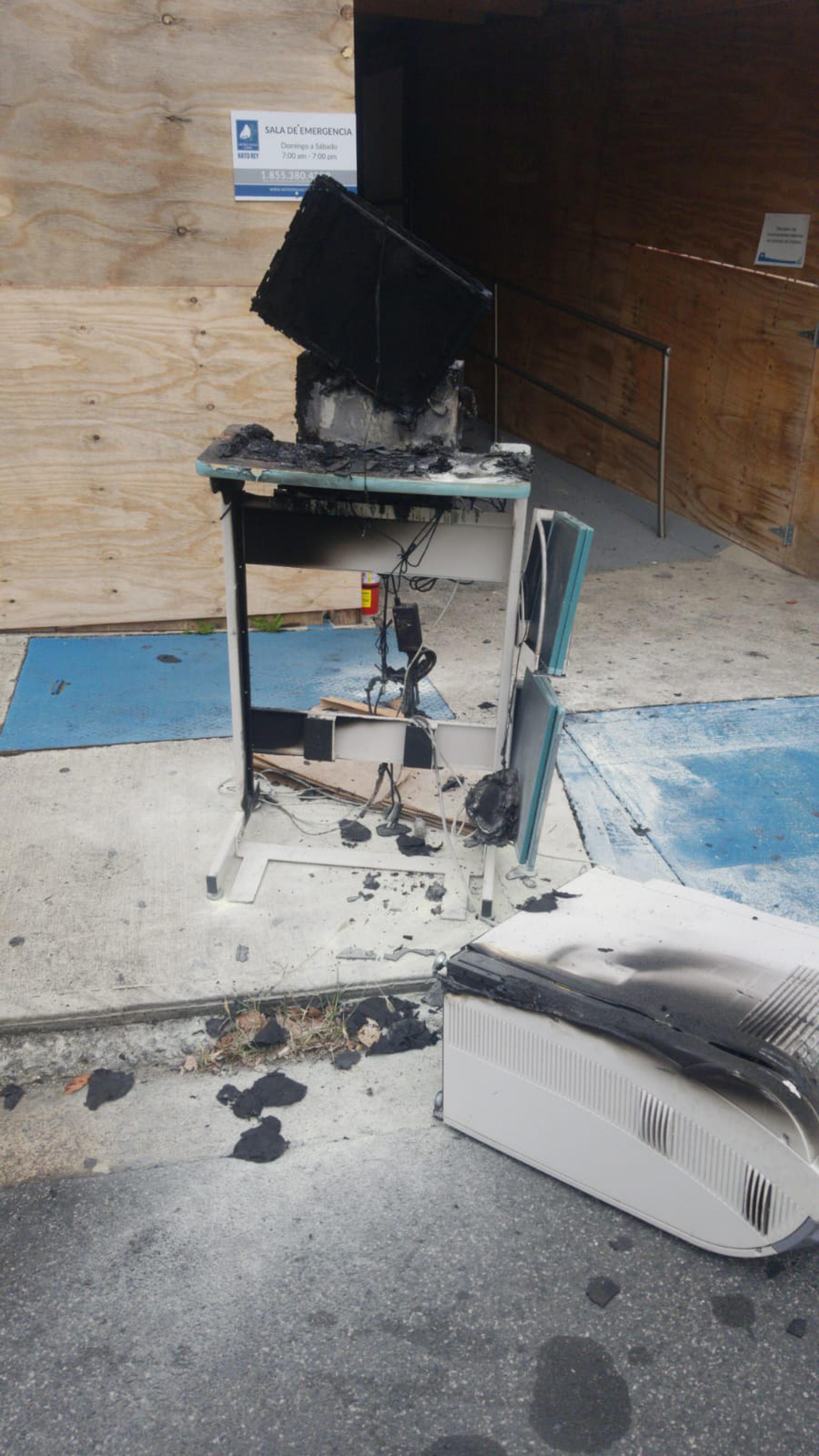 Las oficinas de Metro Pavía Clinic fueron vandalizadas esta madrugada, los delincuentes quemaron una máquina de lectura de Rayos X y se apropiaron de equipo de seguridad.