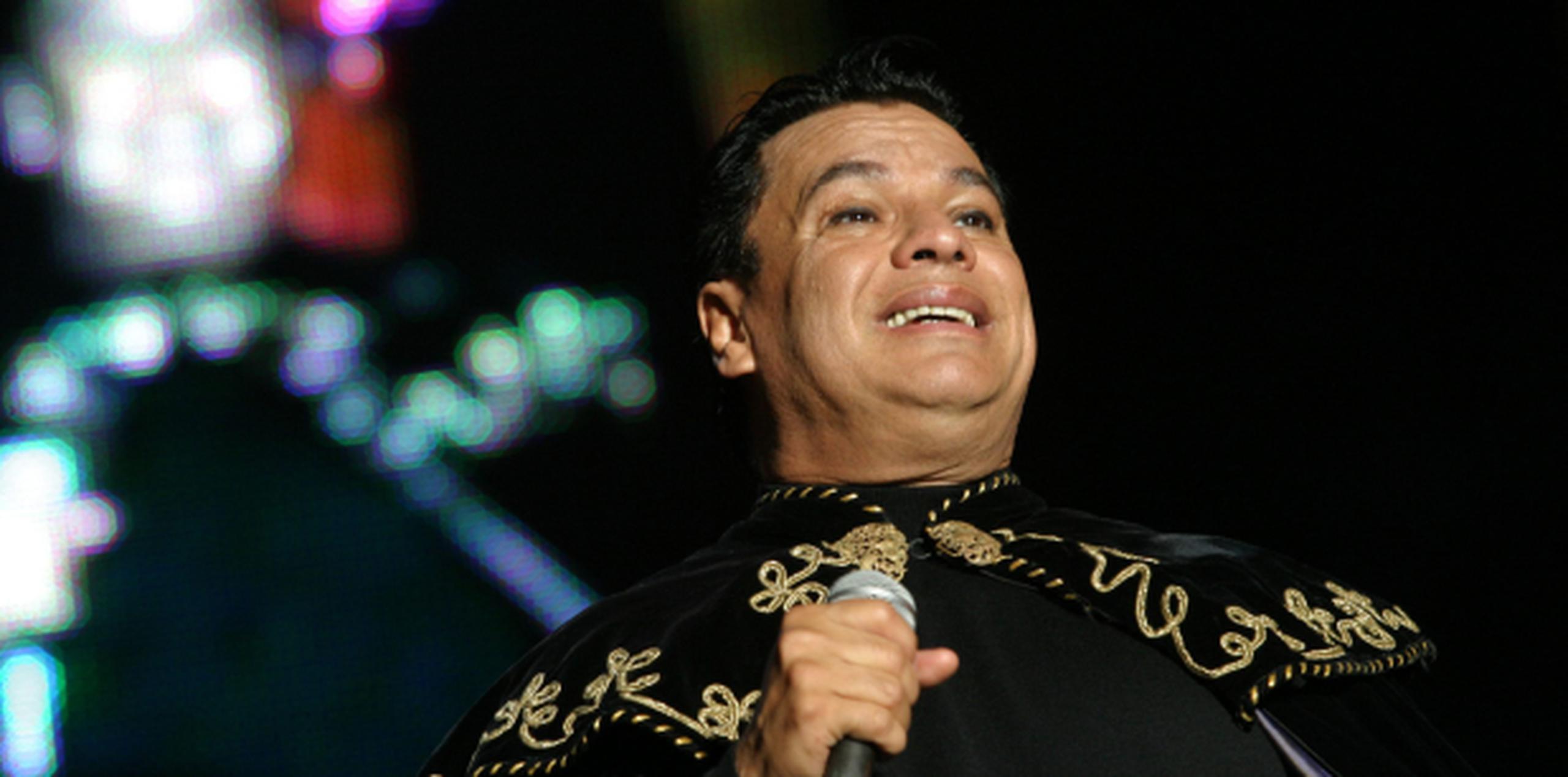 El cantante y compositor mexicano tenía 66 años. (EFE/Armando Mota)