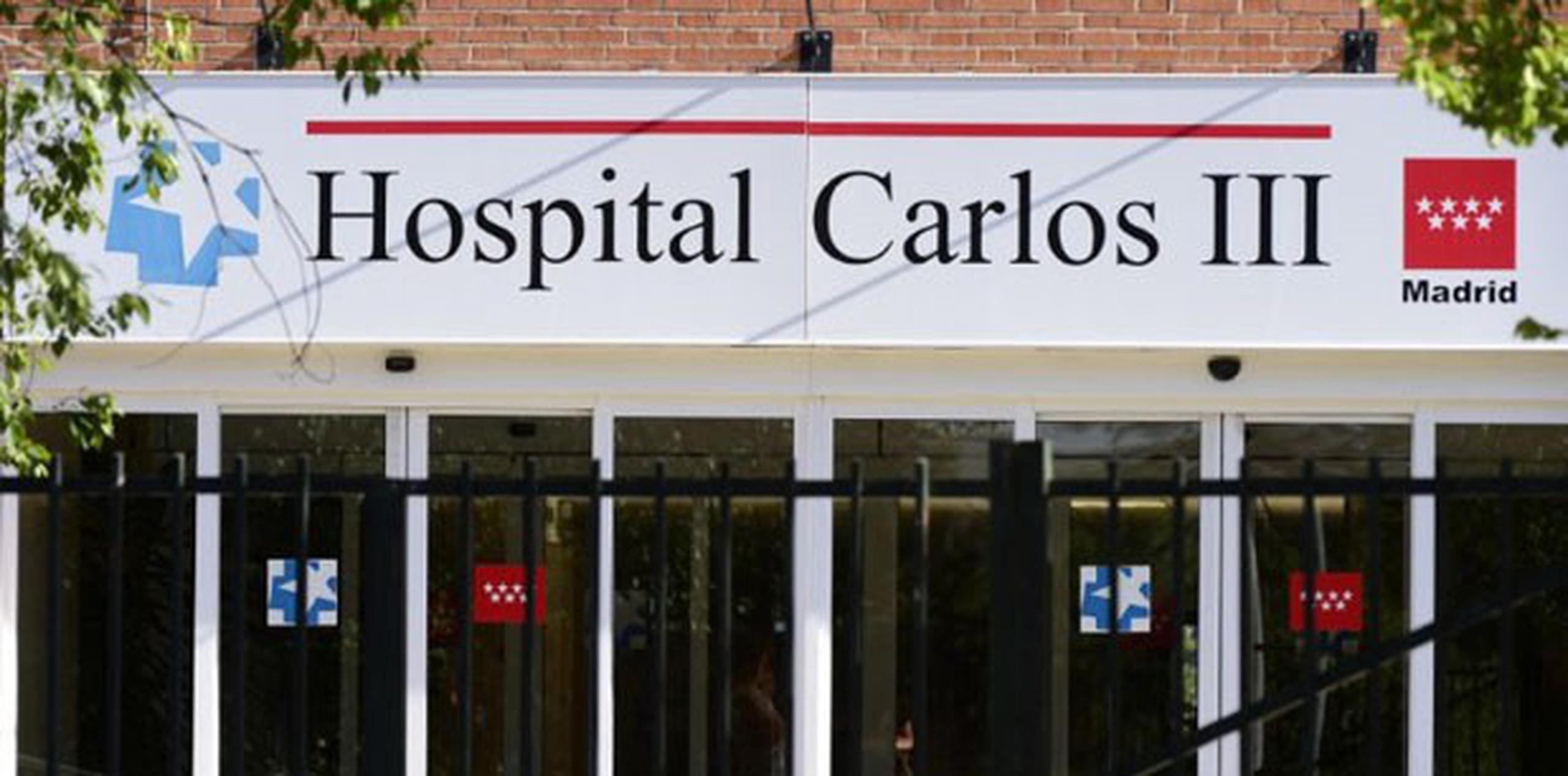 En el hospital Carlos III de Madrid se mantienen quince personas hospitalizadas por haber mantenido contacto con ella.(Archivo)