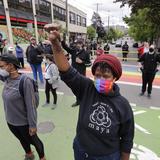 Sujeto atropella a dos mujeres que protestaban en Seattle 