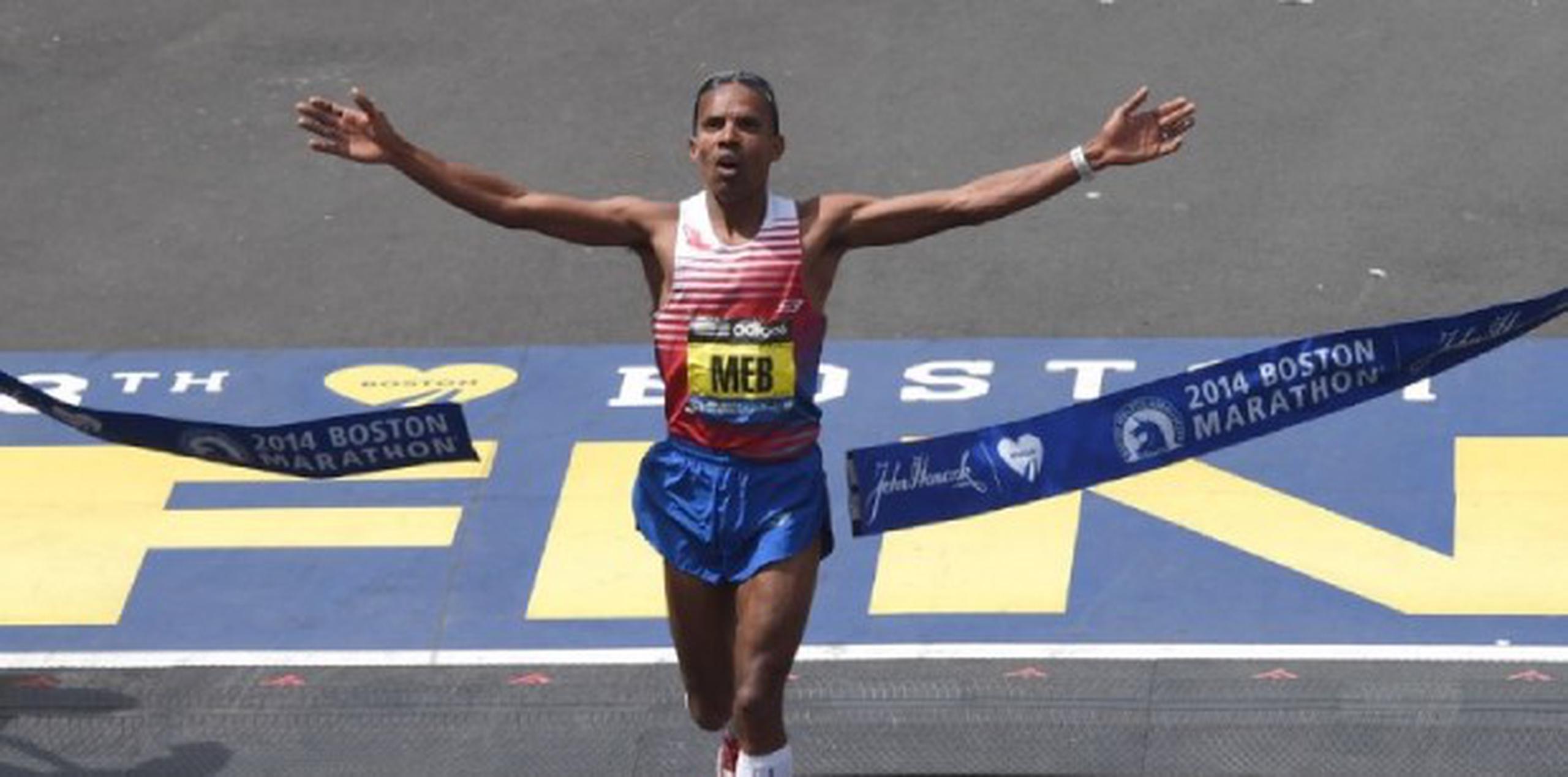 Es el primer atleta estadounidense que gana la carrera desde la década del 80. (AFP PHOTO / Timothy A. CLARY)