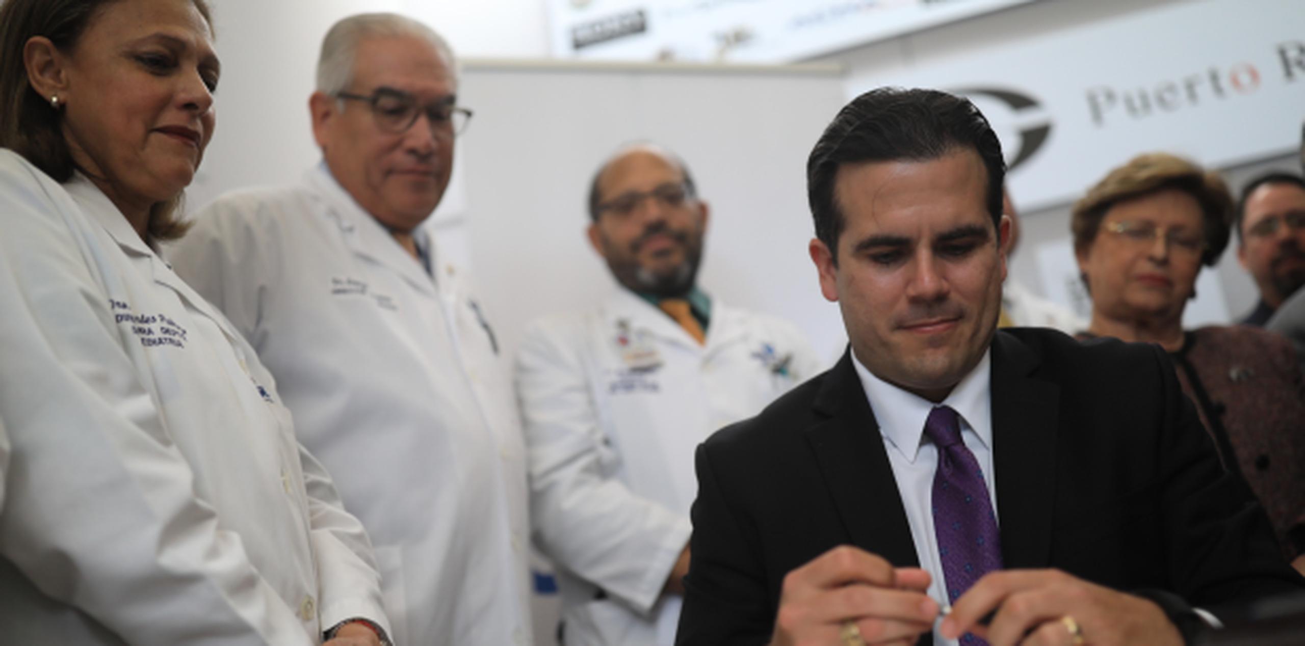Rosselló convirtió en ley la medida en el San Jorge Children's Hospital. (xavier.araujo@gfrmedia.com)