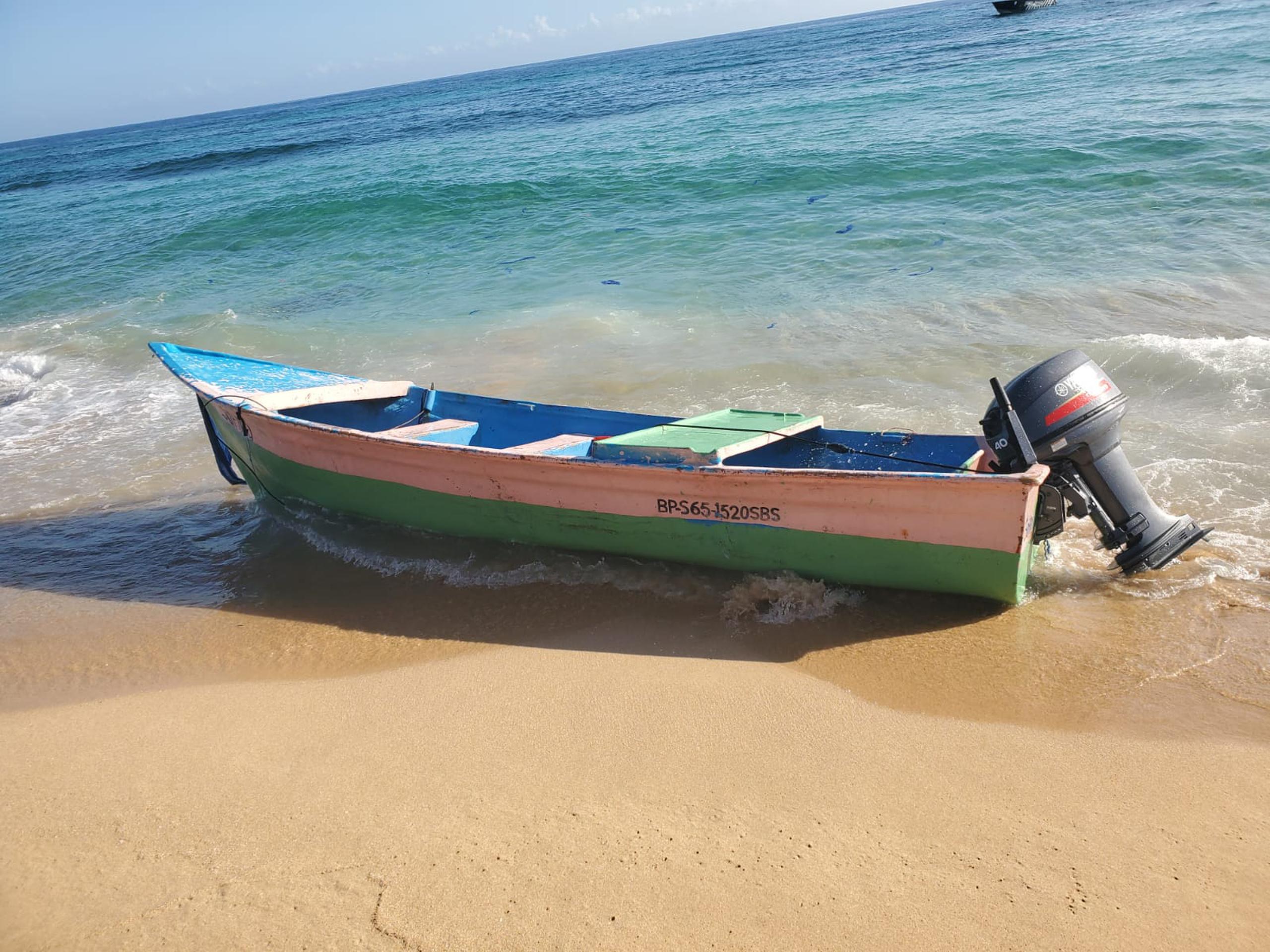 Las autoridades intervinieron con una lancha de unos 15 a 20 pies de eslora en la playa Punta Salinas en Toa Baja. (Archivo)