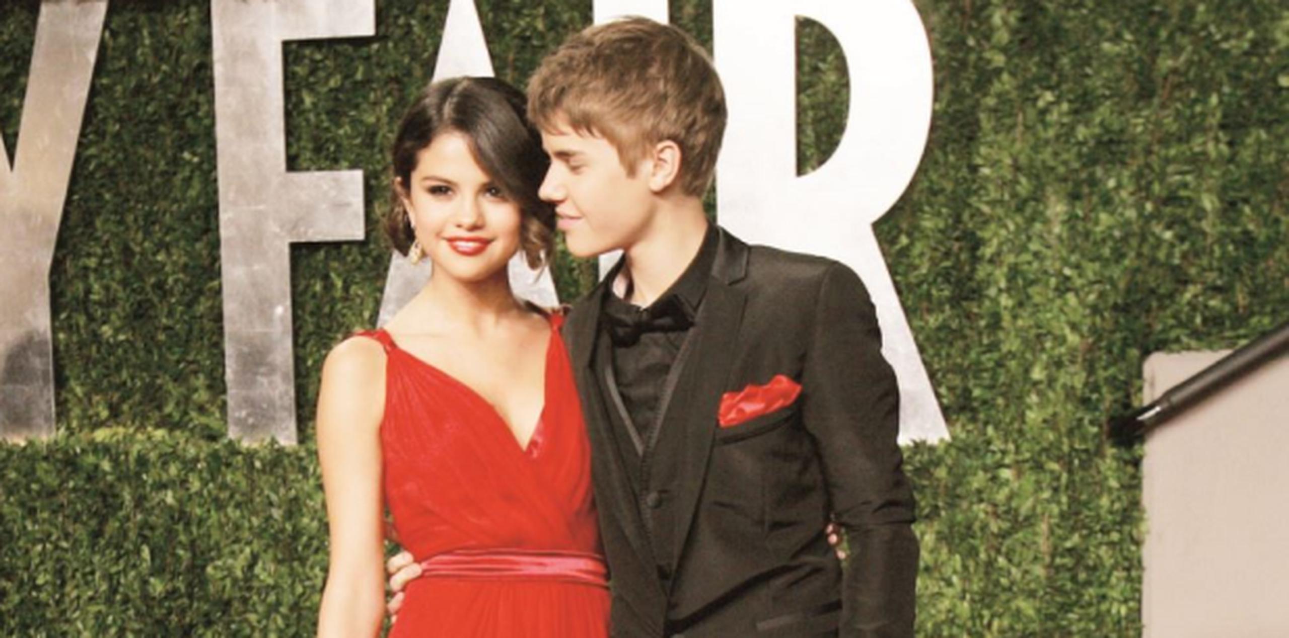 Bieber y Gomez mantuvieron un romance inestable durante varios años. (AP)