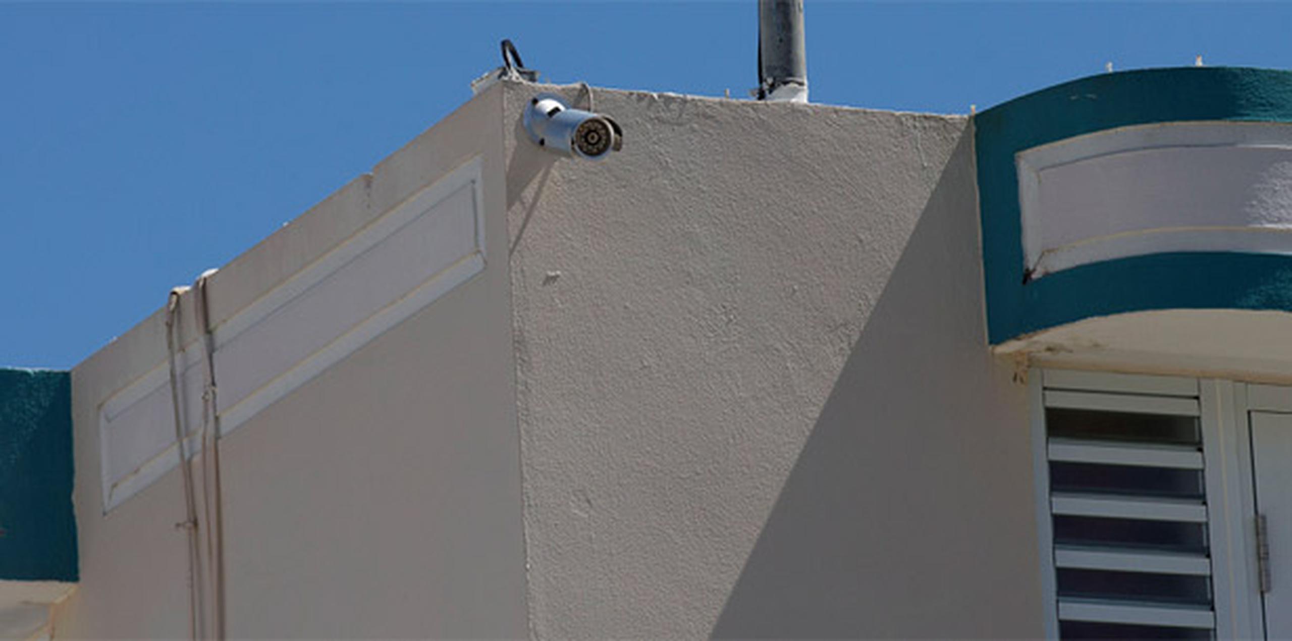 Las cámaras son otra buena opción para tratar de evitar robos poniendo una frente a la casa como método disuasivo, pero esa no debe ser lo única. (Archivo)