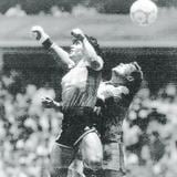 A subasta el balón que Maradona tocó con la ‘Mano de Dios’ 