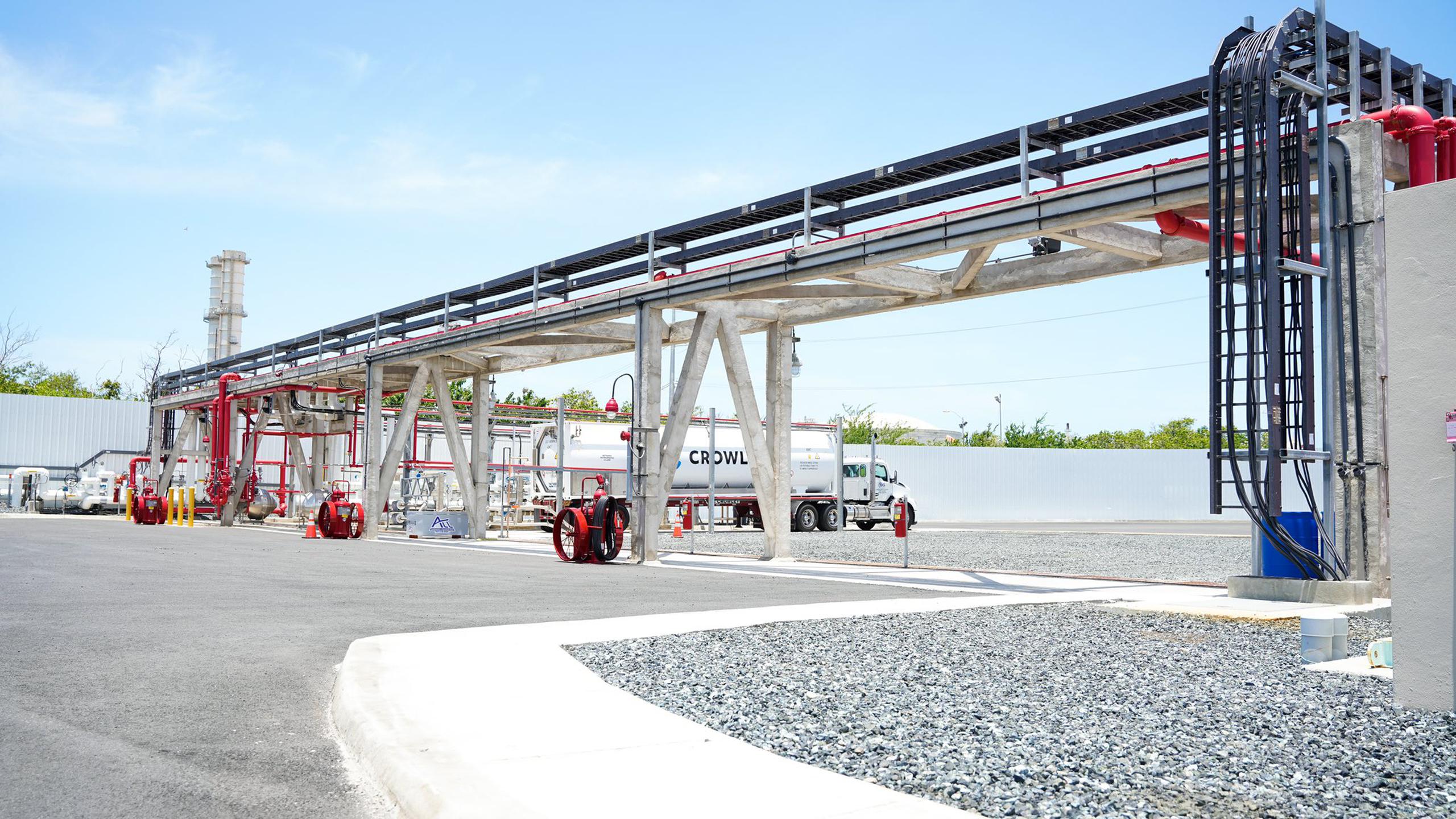 Se espera que la instalación proporcione más de 94 millones de galones de combustible alternativo al año a industrias clientes mientras construyen resiliencia dentro del sistema de suministro de energía de la isla.
