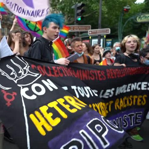 Así de concurrida fue la marcha del Orgullo Gay en París