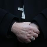 ¿Por qué la iglesia les prohíbe a los sacerdotes tener relaciones sexuales? 