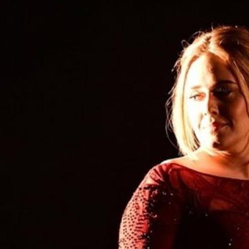 Problemas técnicos empañaron presentación de Adele