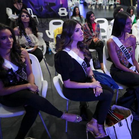 Candidatas de Miss Universe Puerto Rico aprenden a enfrentarse a la prensa