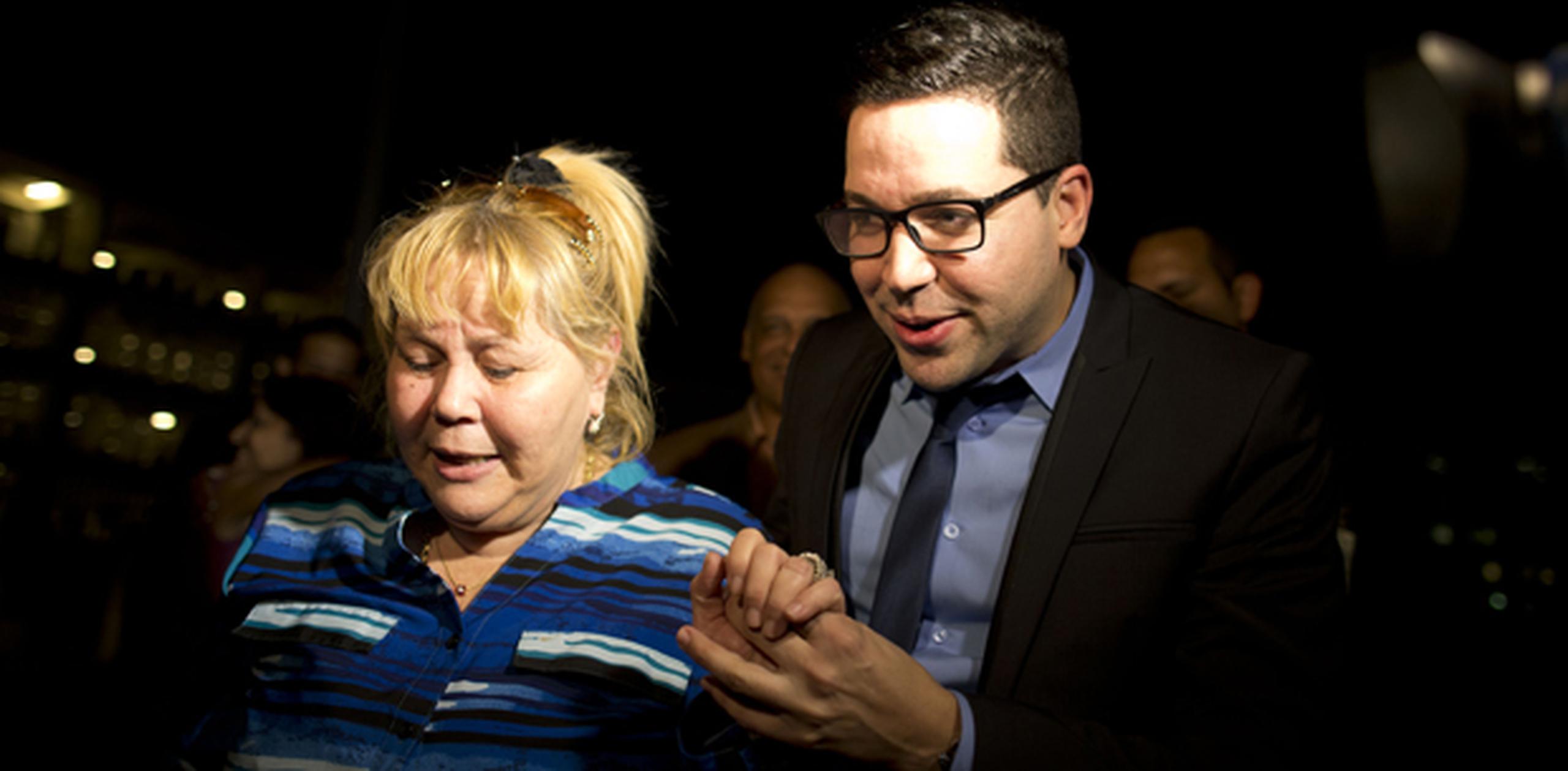 Carrión Carrero salió del tribunal acompañado por sus familiares, entre los que se encontraba su mamá, quien lloró al escuchar el veredicto de no culpabilidad. (tonito.zayas@gfrmedia.com)