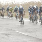Un episodio de intensa lluvia complica la participación de Abner González en la Vuelta a Murcia