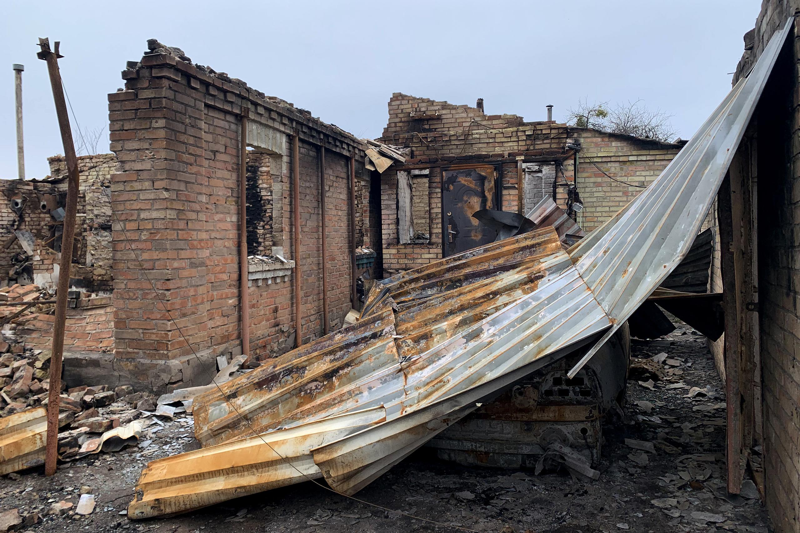 La inteligencia militar de Ucrania, agrega el mensaje, ha registrado repetidamente el uso de crematorios móviles en la región de Chernígov, en el norte, y en la de Lugansk, en el este del país.