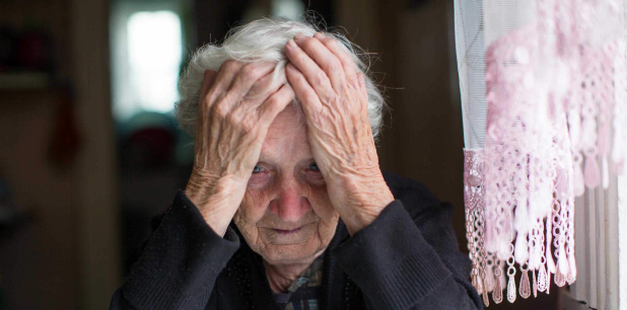 La pobreza, sufrir de enfermedades y la marginación social son varios de los factores que disparan la incidencia de suicidios en nuestros adultos mayores. (Shutterstock)