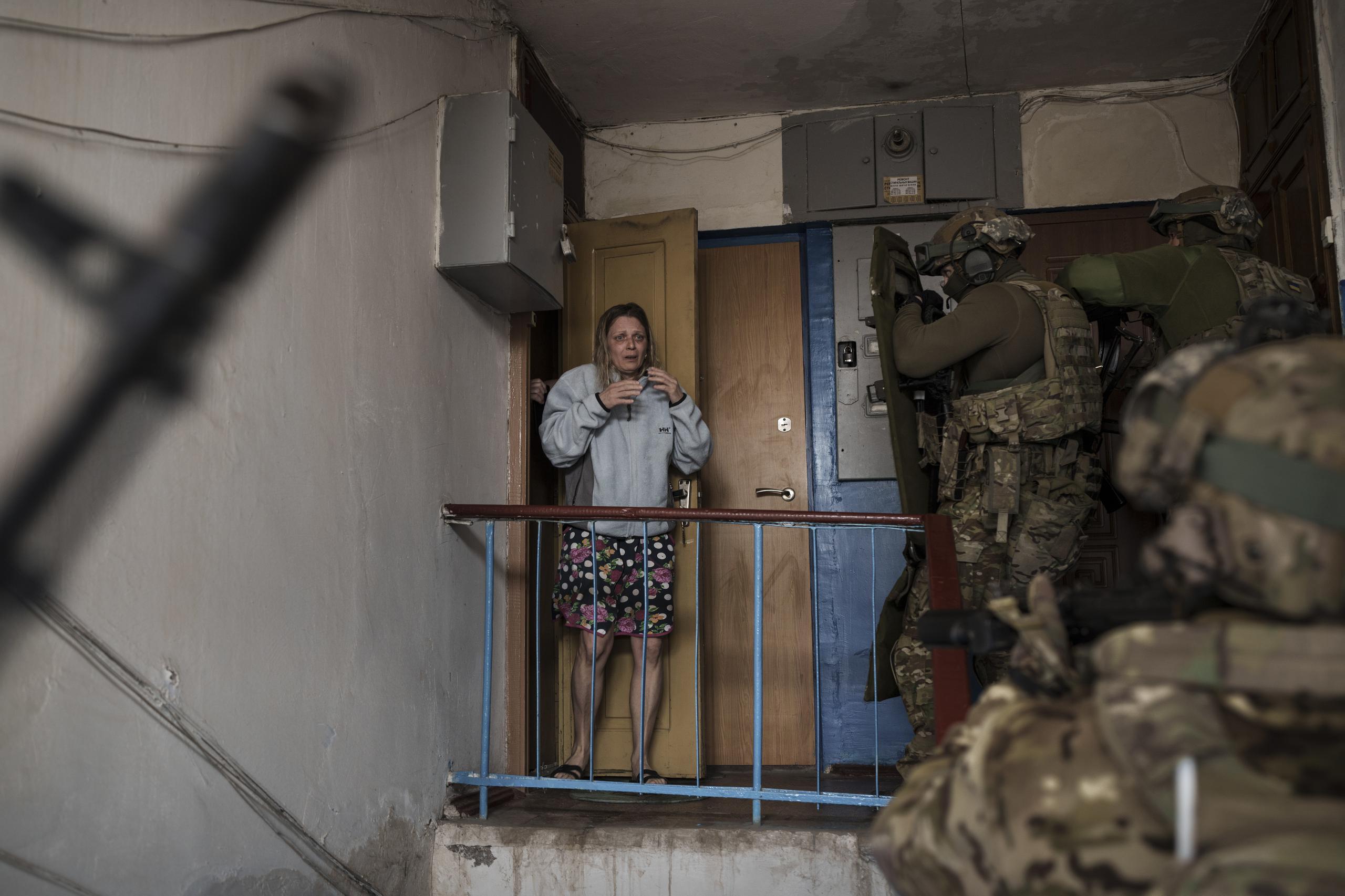 Las Fuerzas de Seguridad Ucranianas, que realzan arrestos de colaboradores rusos en suelo de Ucrania, señalaron que el ataque a Klimovo fue autoinfligido por los rusos.