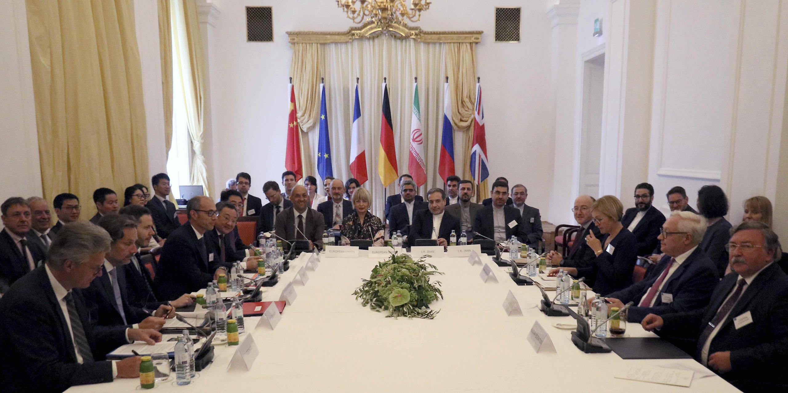 Irán comenzó hace poco a superar los límites de enriquecimiento de uranio en el pacto de 2015. (AP)