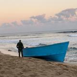 Arrestan hombre que arribó ilegalmente a la isla por una playa en Vega Baja