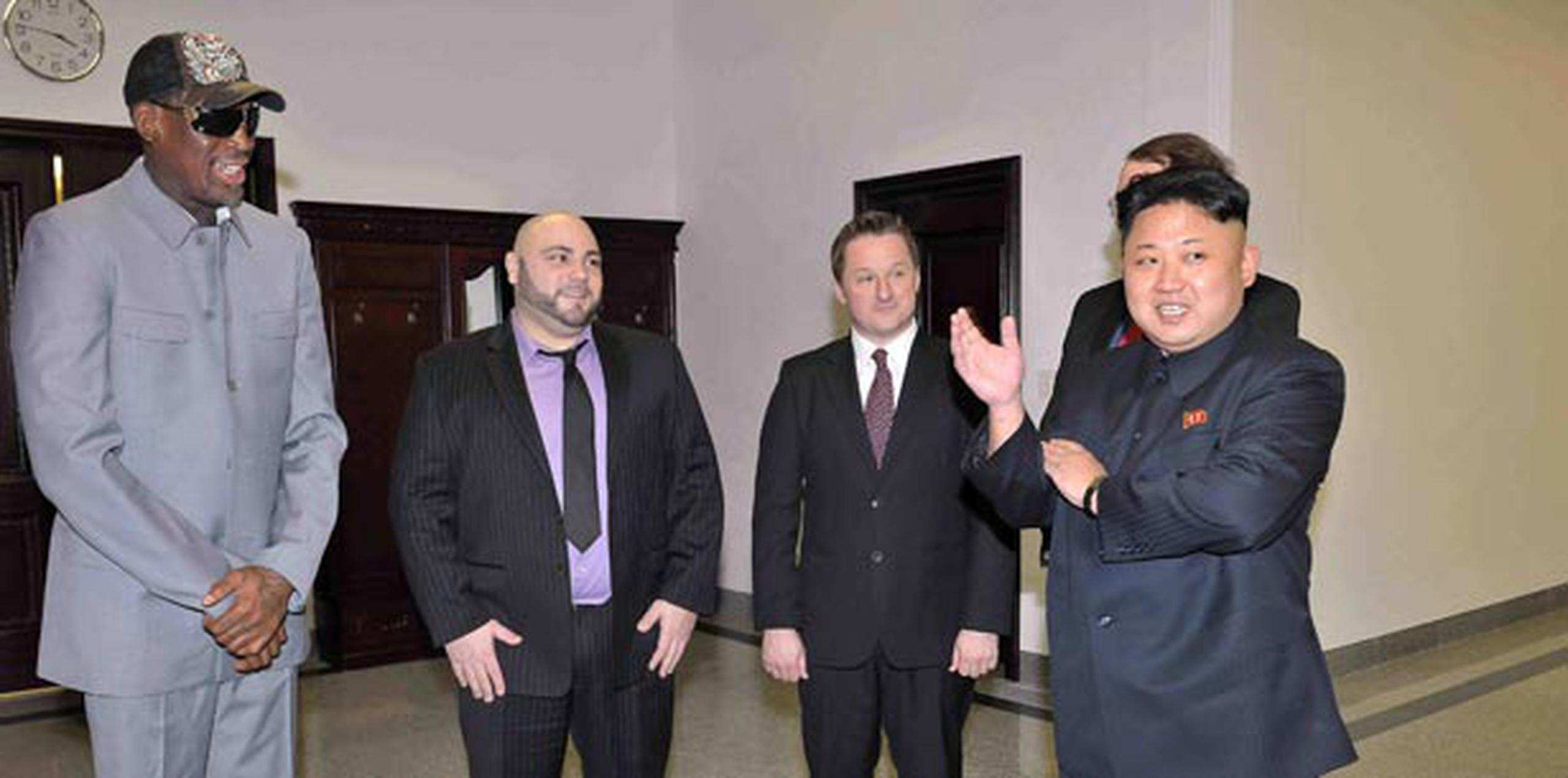 Dennis Rodman es el estadounidense de mayor perfil en reunirse con Kim Jong Un.    (EFE/KCNA)