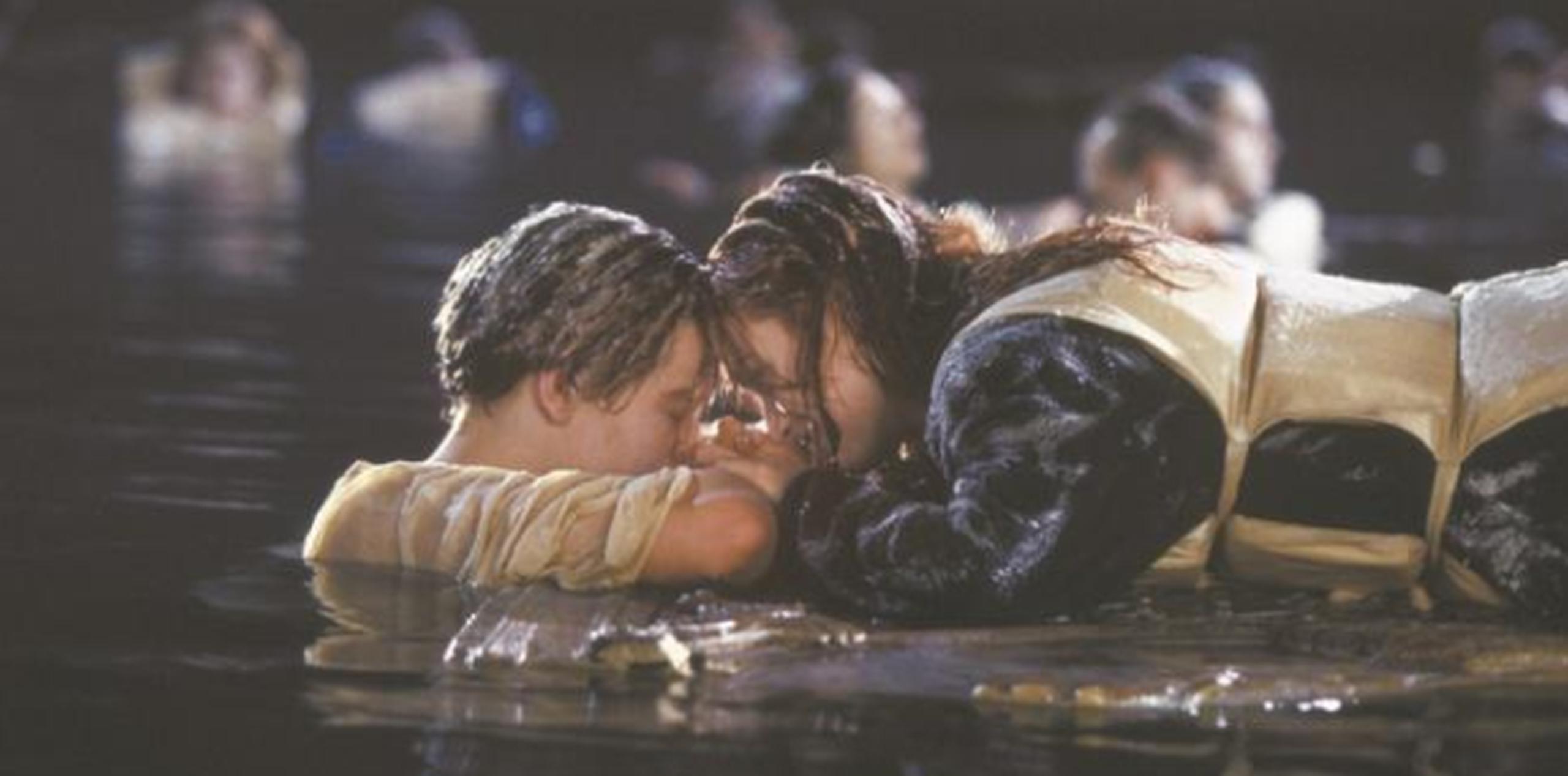 Los actores Leonardo DiCaprio y Kate Winslet en "Titanic". (Paramount Pictures / 20th Century Fox)