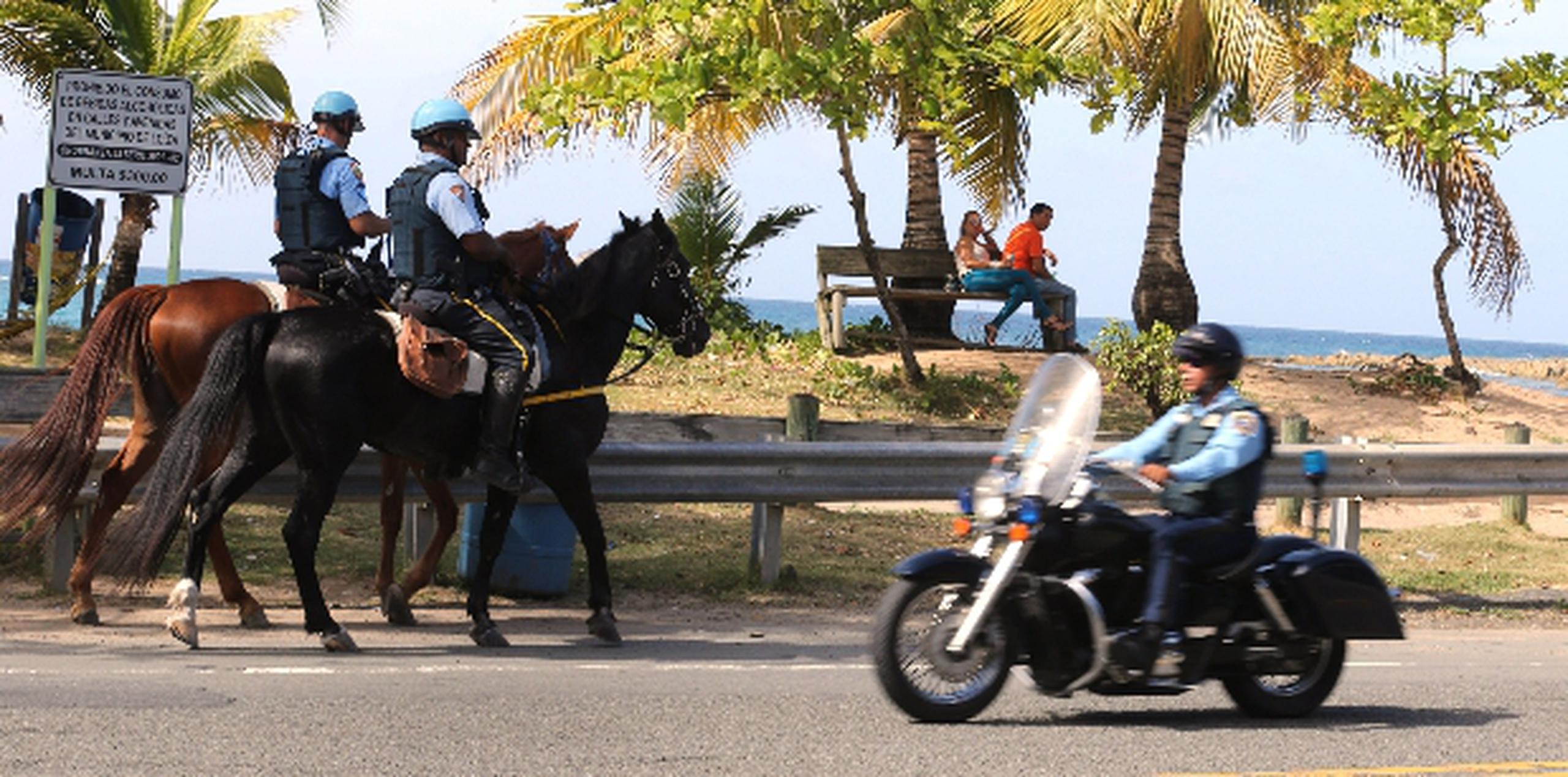 Al momento, se han destacado entre 50 y 60 agentes del orden público  para patrullar a lo largo del litoral  de Piñones en Loíza. (jose.reyes@gfrmedia.com)