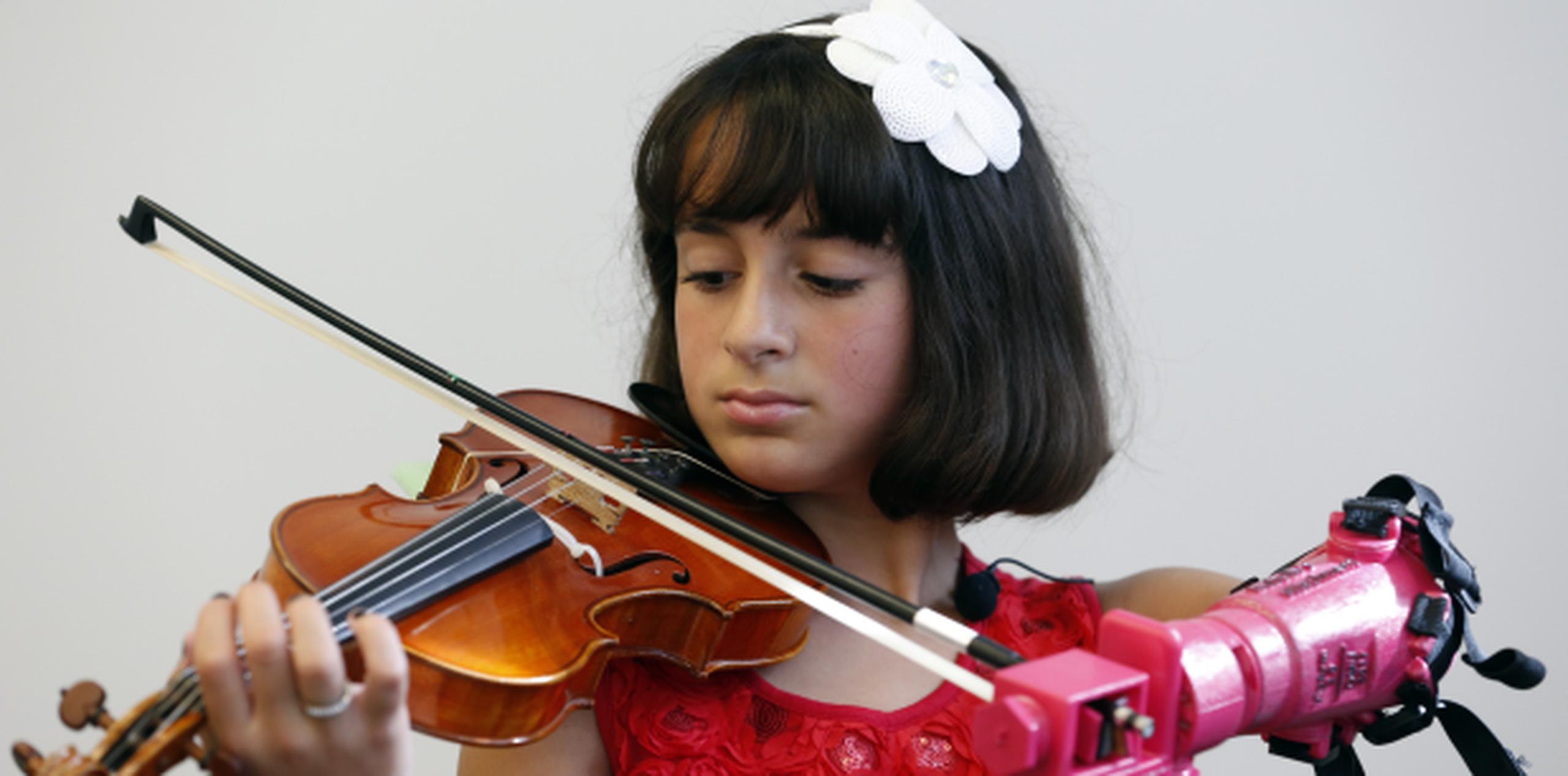 La pequeña estaba convencida de que quería tocar música cuando su escuela comenzó a ofrecer lecciones de instrumentos de cuerda en cuarto grado. (AP / Steve Helber)