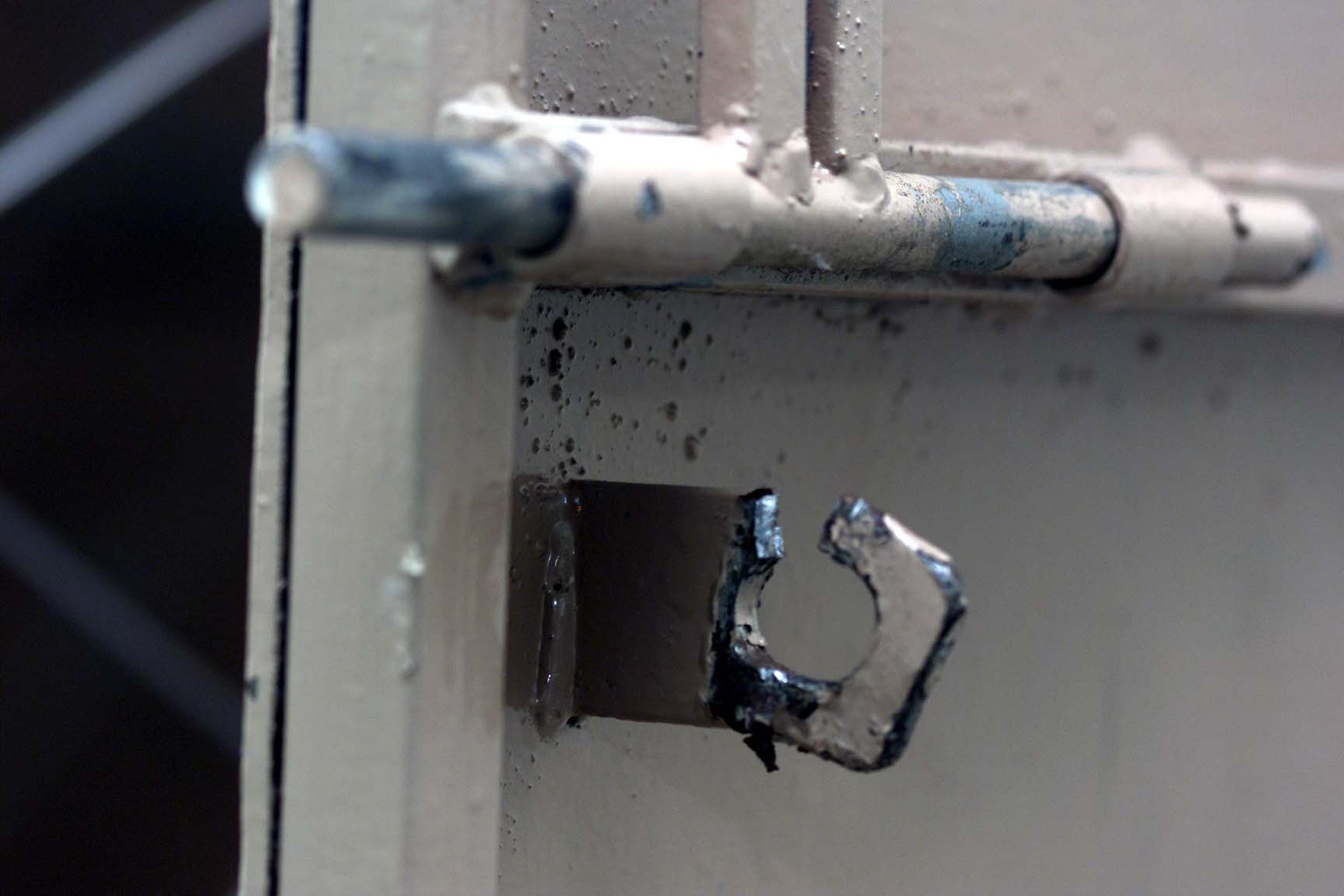 Según la policía, alguien forzó los candados y la puerta del salón de educación especial de la escuela elemental Van Scoy en Bayamón. (Archivo / GFR Media)