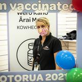 Nueva Zelanda fija récord de vacunas contra COVID en un día