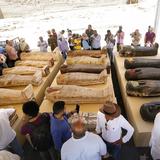 Egipto muestra artefactos recién descubiertos que datan de hace 2,500 años