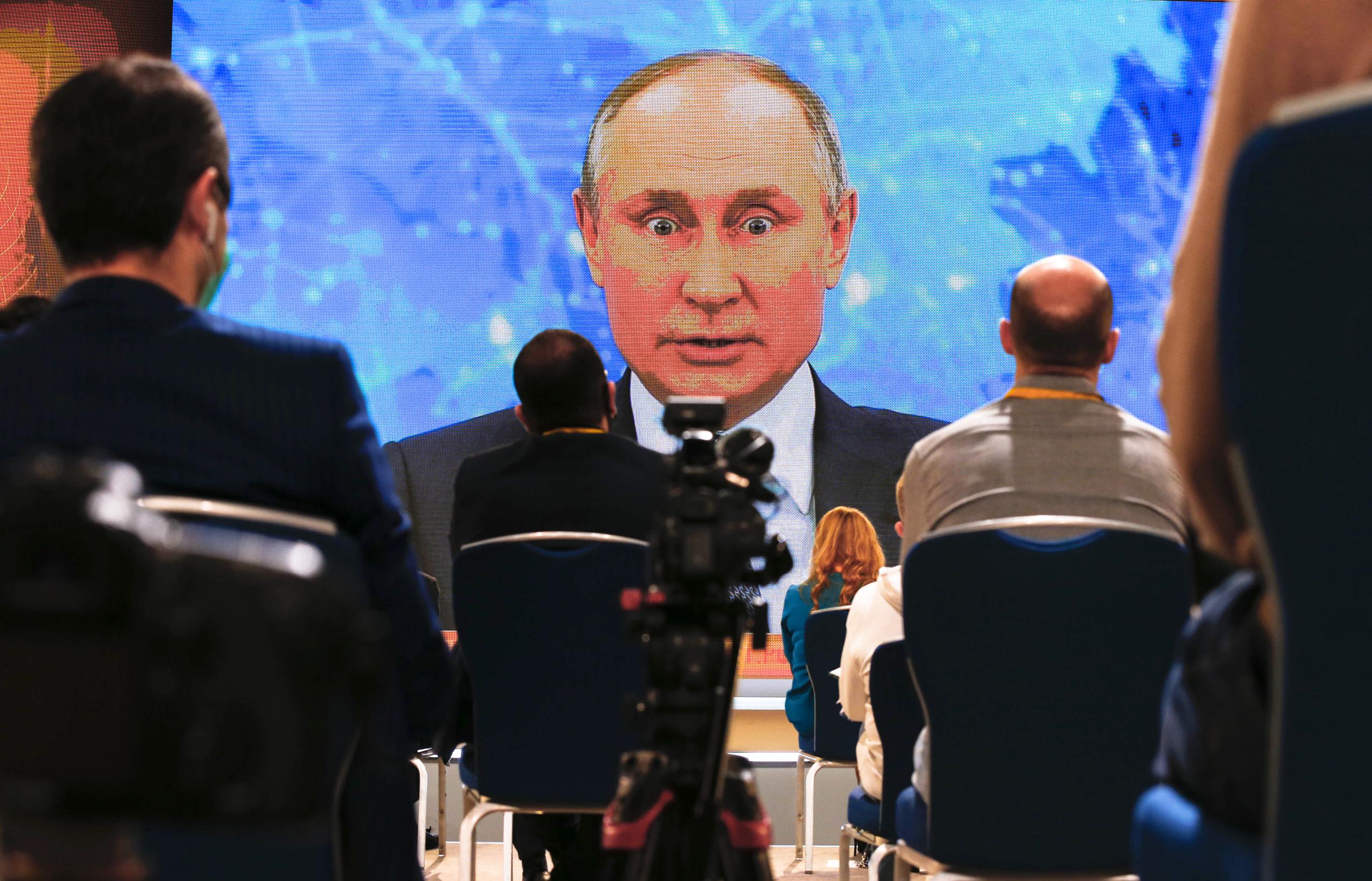 Putin acusó en una conferencia de prensa virtual a las agencias de inteligencia estadounidense de propagar la idea de que el Kremlin envenenó a Navalny.