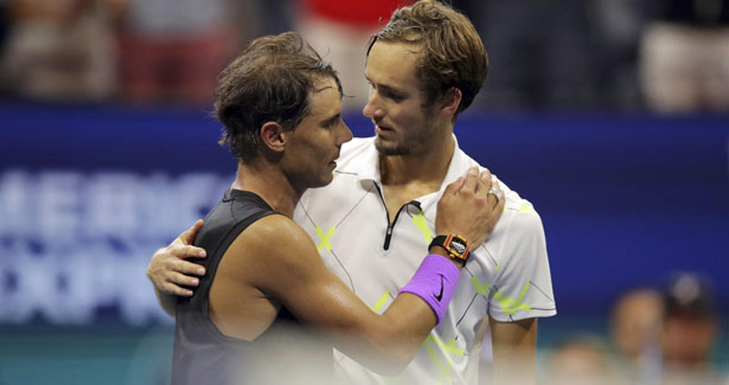 Rafael Nadal y Daniil Medvedev (AP)