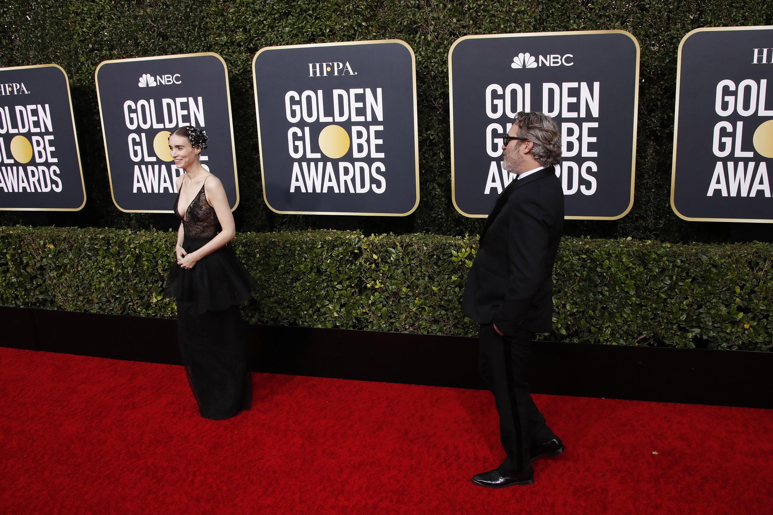 Joaquín Phoenix y Rooney Mara en los Globos de Oro en Beverly Hills, California, el pasado mes de enero de 2020, una de las pocas ocasiones en que se les ha podido retratar juntos.
