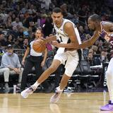 Wembanyama explota con 38 puntos para impulsar a los Spurs a una victoria ante los Suns de Durant