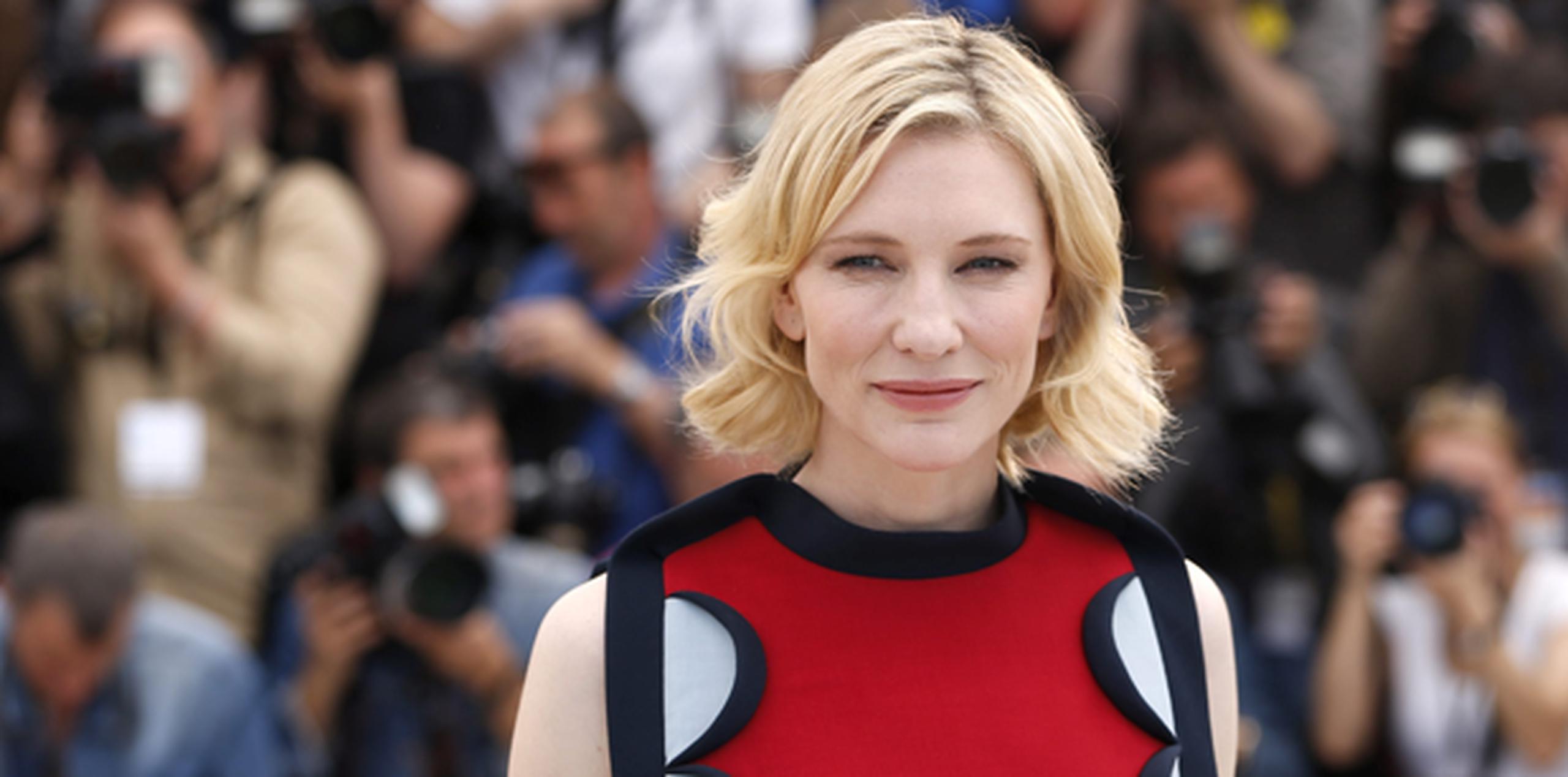 La actriz australiana Cate Blanchett posa a su llegada a la presentación de la película "How to Train Your Dragon 2" en la 67 edición del Festial de Cine de Cannes. (EFE)