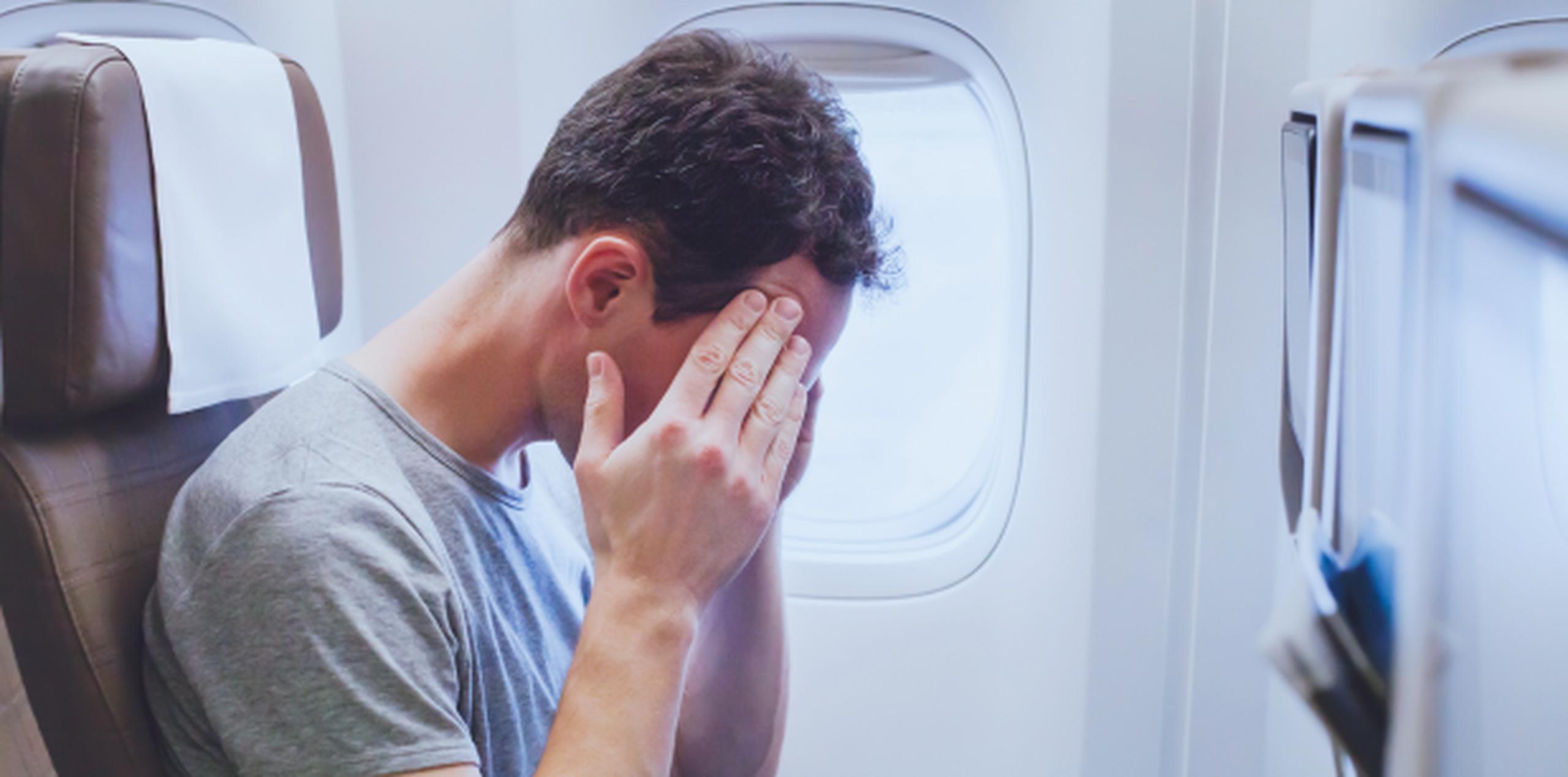 Tu miedo puede aumentar si te pones a investigar sobre noticias de accidentes aéreos. (Shutterstock)