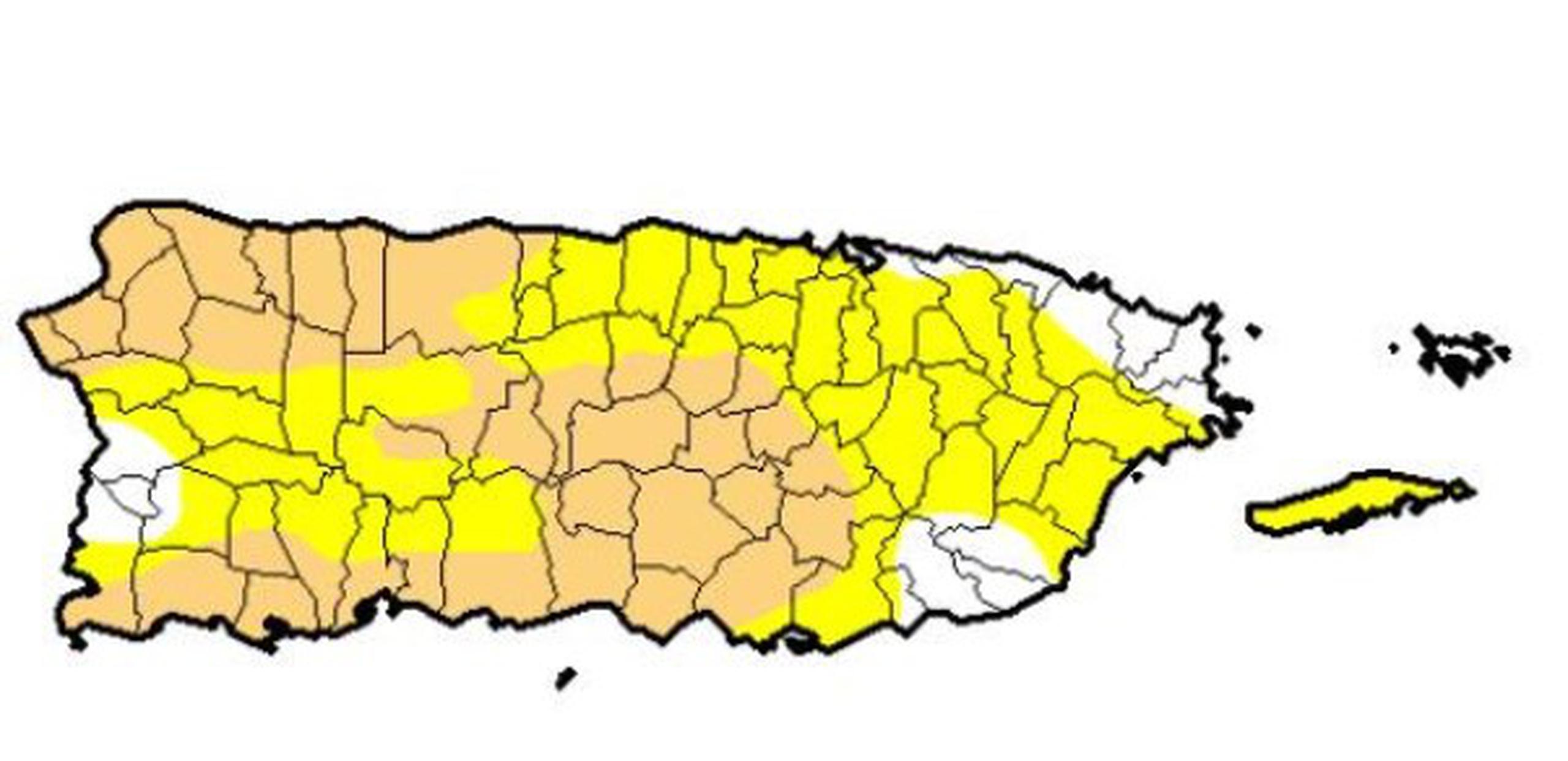 Así lucía la semana pasada Puerto Rico por los niveles de sequía. Los pueblos en crema están en sequía moderada y los amarillos en sequía anómala. (Captura / Monitor de Sequía) 