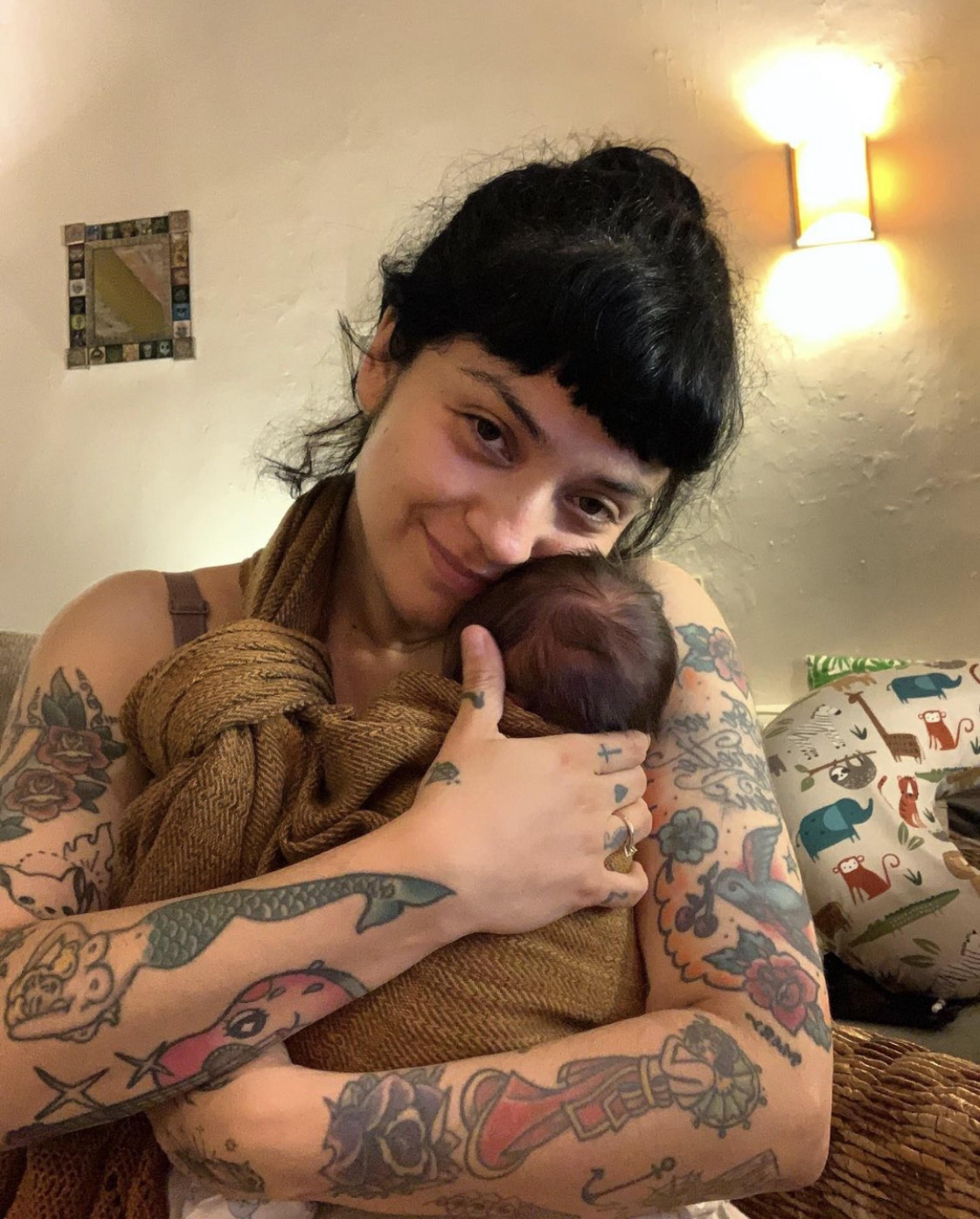 La artista chilena se estrena en la maternidad y desde ya proclama esta etapa como la más feliz.