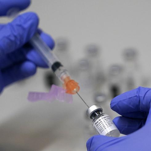 COVID-19: italiana recibe por error seis dosis de la vacuna