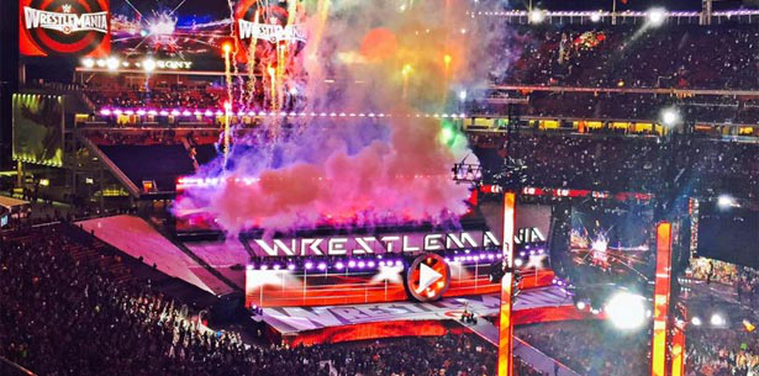 La WWE se lució botando la casa por la ventana con tremendas sorpresas que deleitaron a los más de 76,000 fieles que se dieron cita al Levi’s Stadium de Santa Clara, California. (Twitter: @LevisStadium)