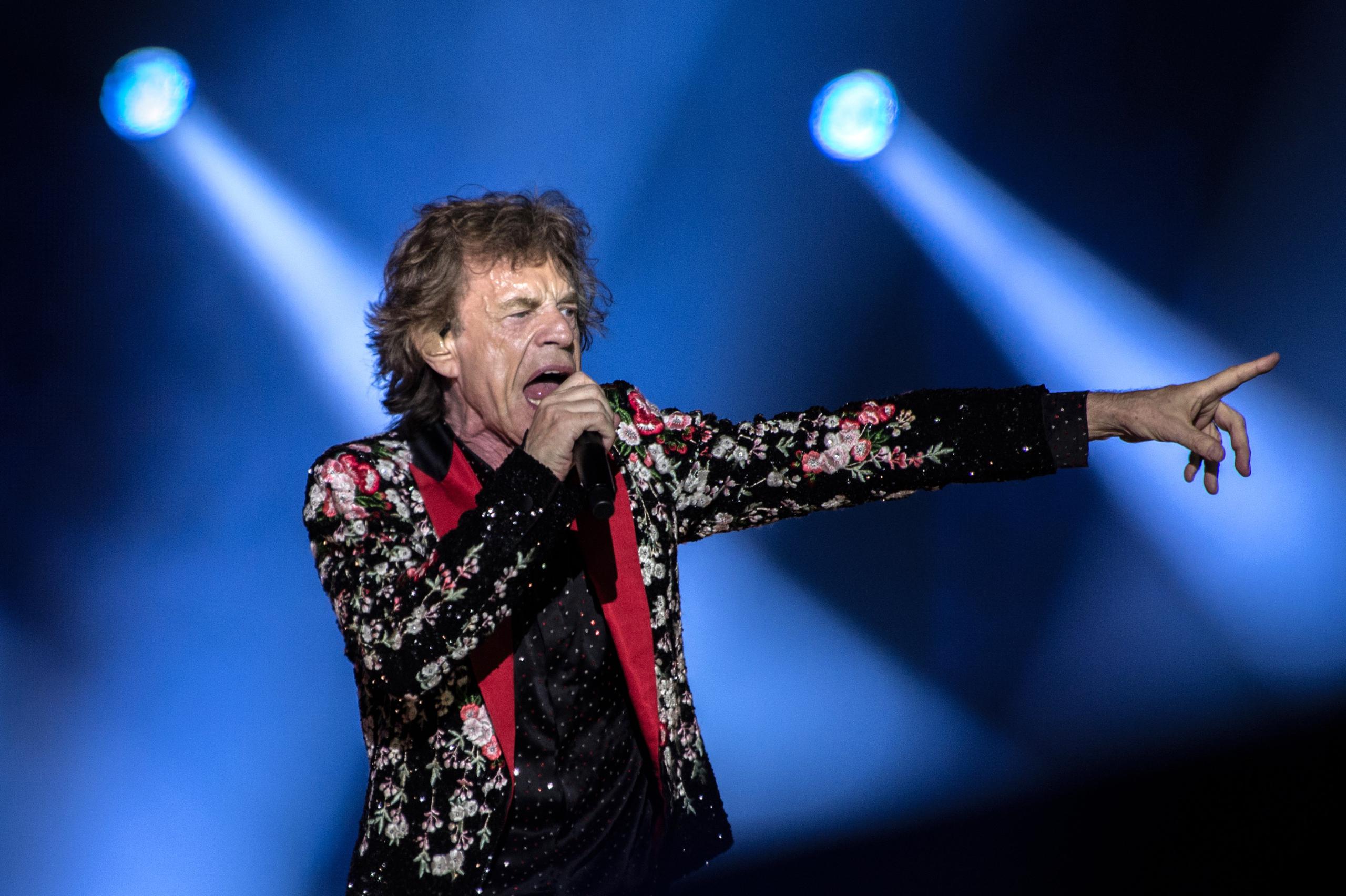 Mick Jagger sigue siendo una de las figuras más veneradas del rock y ha logrado que el físico le aguante tras el maltrato al que se sometió en su juventud.
