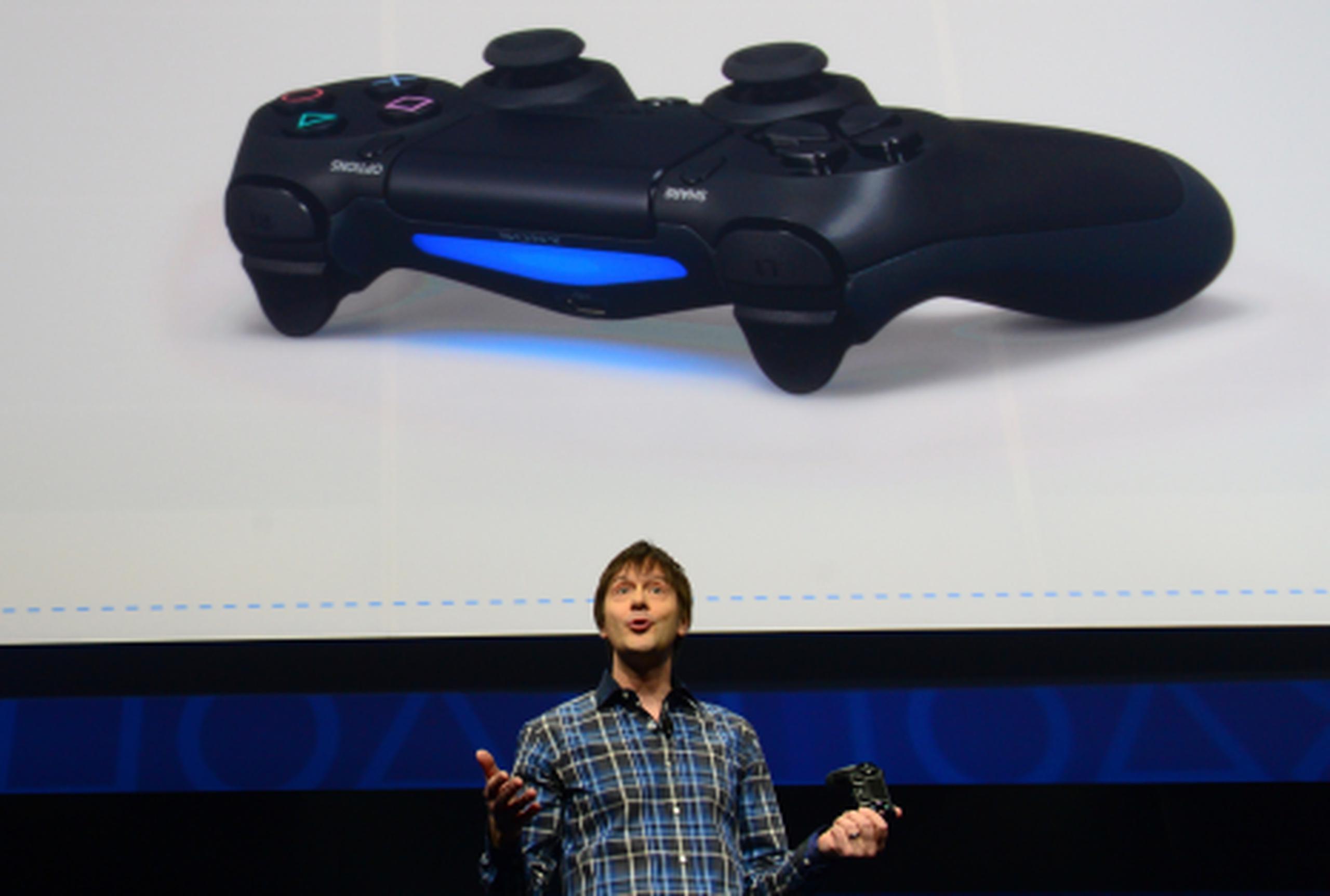 Entre las novedades del PS4, hay un control mejorado que incluye una superficie sensible al tacto y un botón para "compartir". (AFP/Emmanuel Dunand)