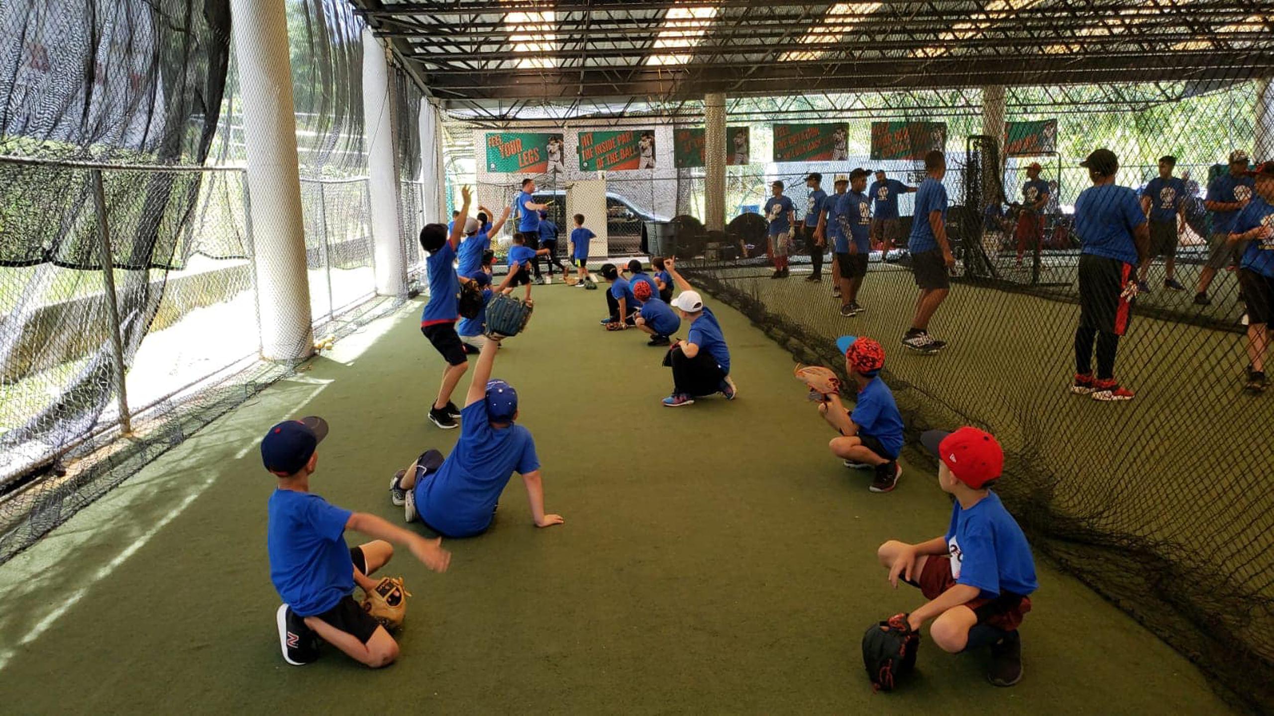 Niños, niñas y jóvenes desde los nueve hasta los 17 años disfrutarán de varias semanas repletas de diversión y aprendizaje especializado en el béisbol.