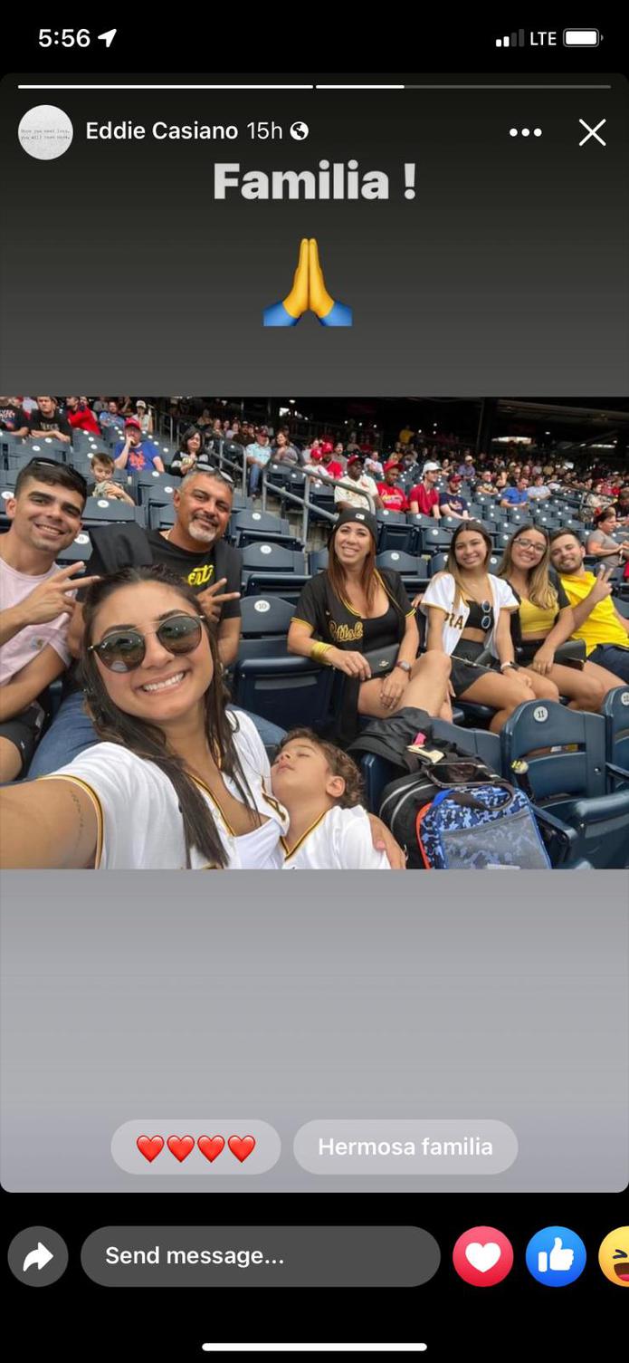 Eddie Casiano comparteix a la seva família a Pittsburgh.